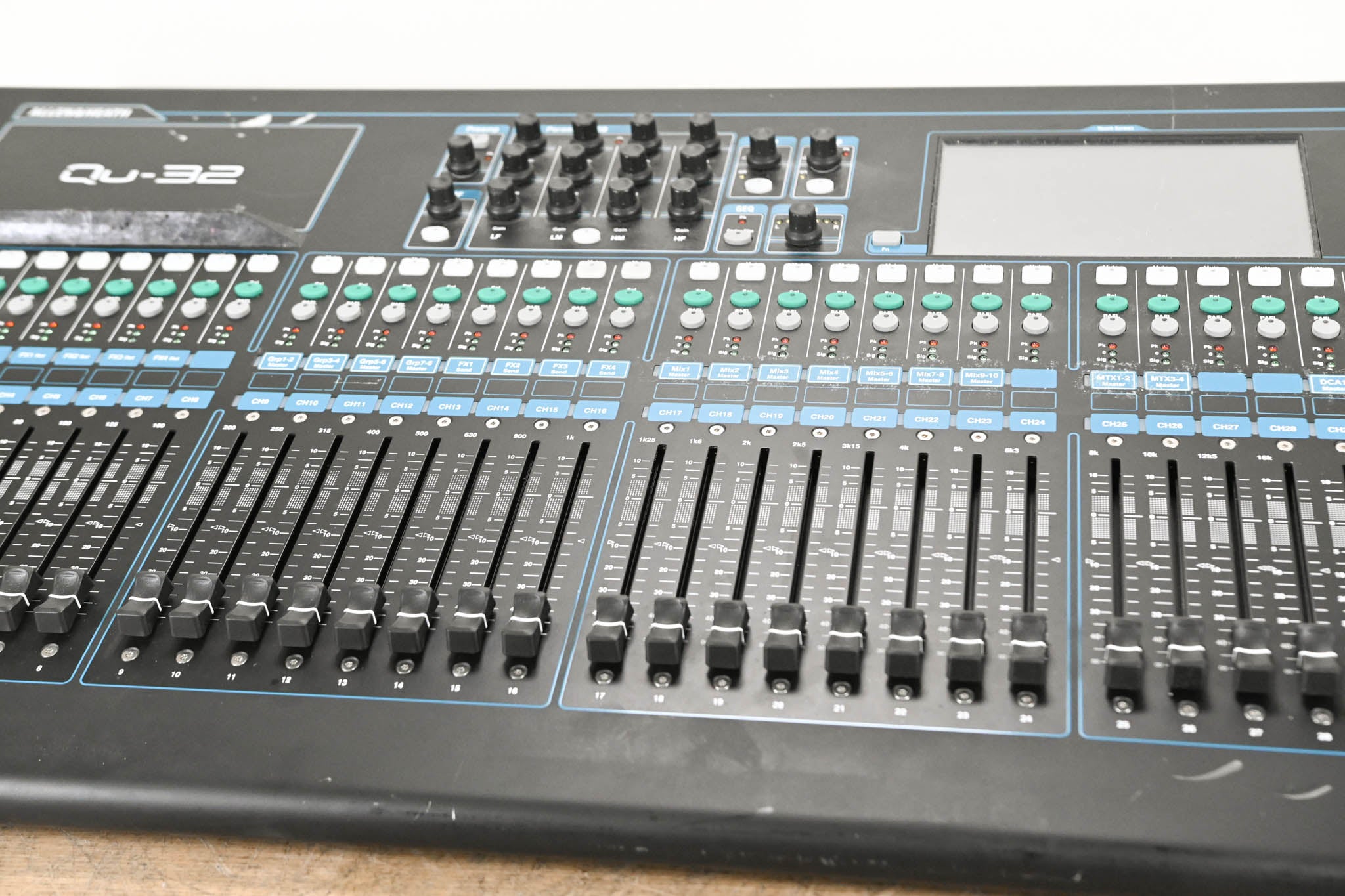 Allen & Heath Qu-32 32-Channel Digital Audio Mixer