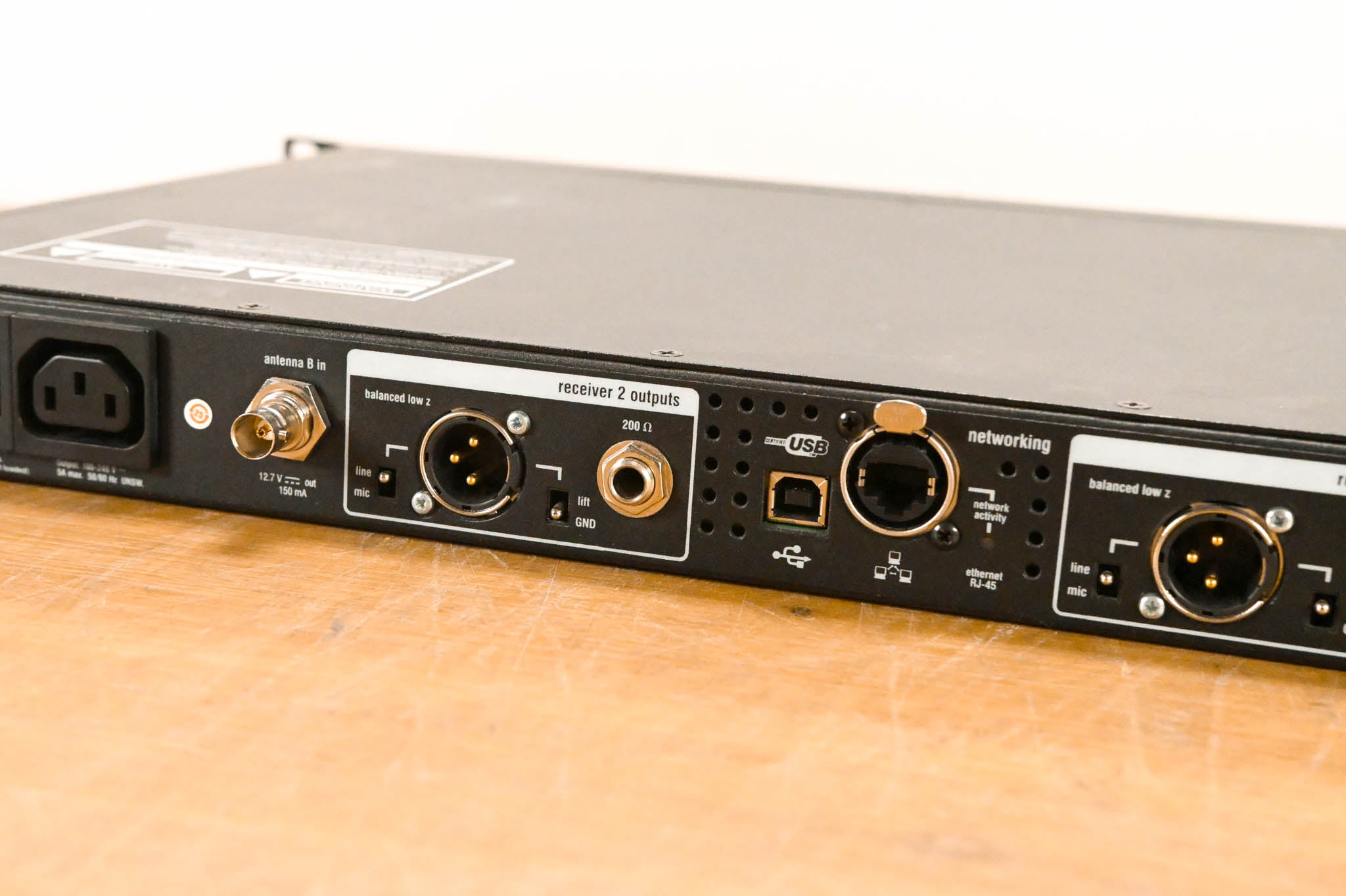 Shure UR4D Dual Wireless Receiver - G1 Band - 470-530 MHz