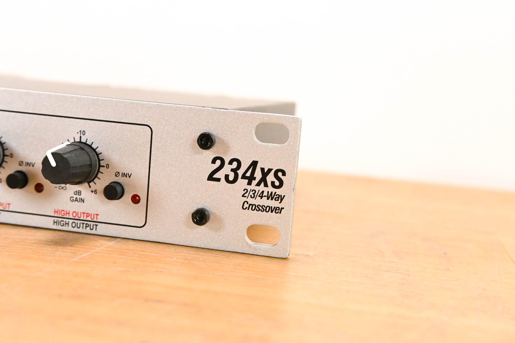 dbx 234xs 2/3-Way Stereo, 4-Way Mono Crossover