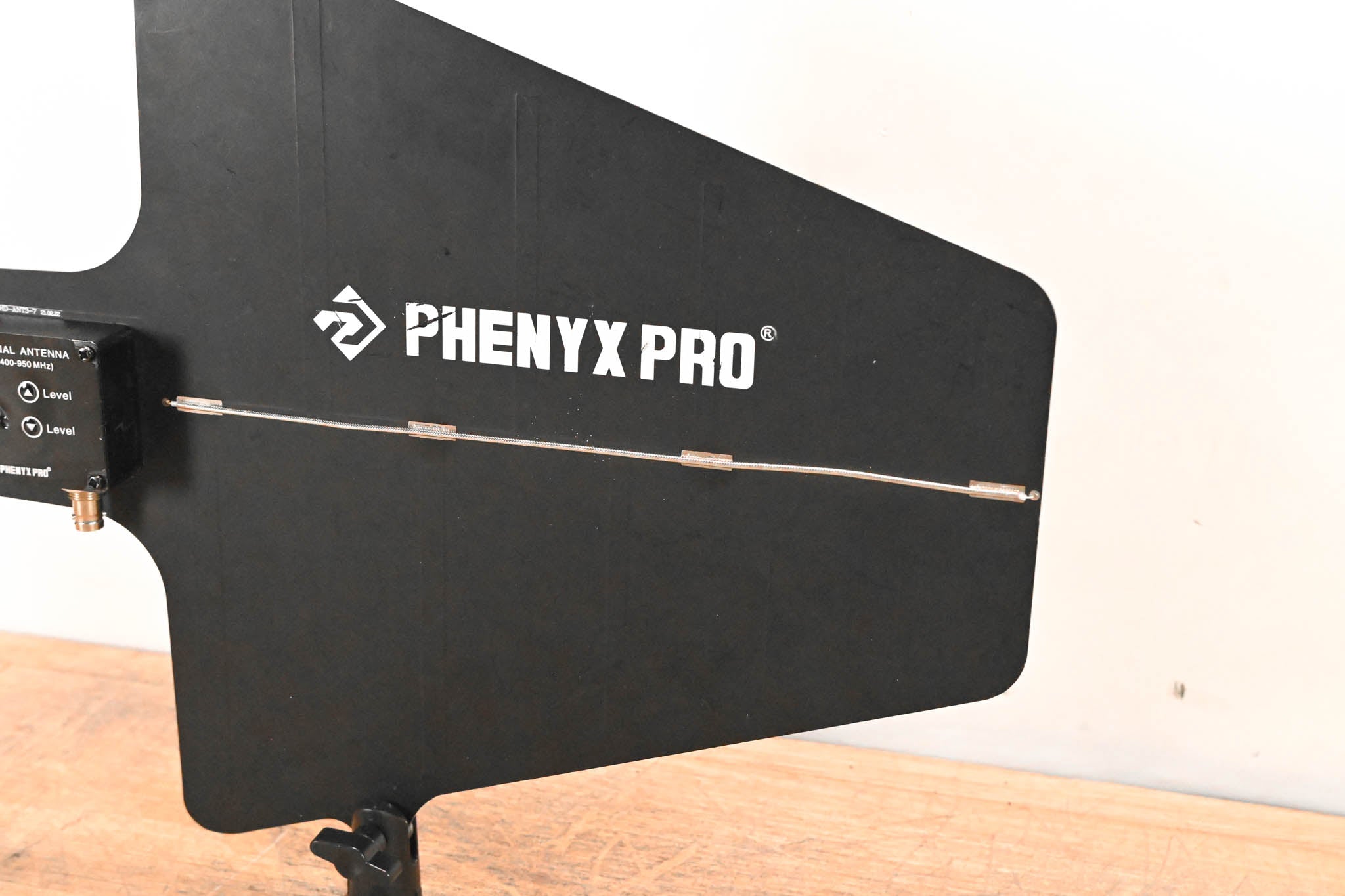Phenyx Pro PAS-82 UHF Paddle Directional Antenna - 400-950MHz