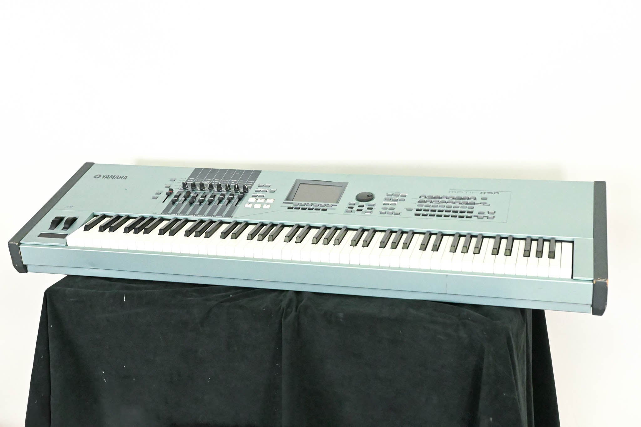 Yamaha Motif XS8 88-Key Synthesizer Keyboard Workstation