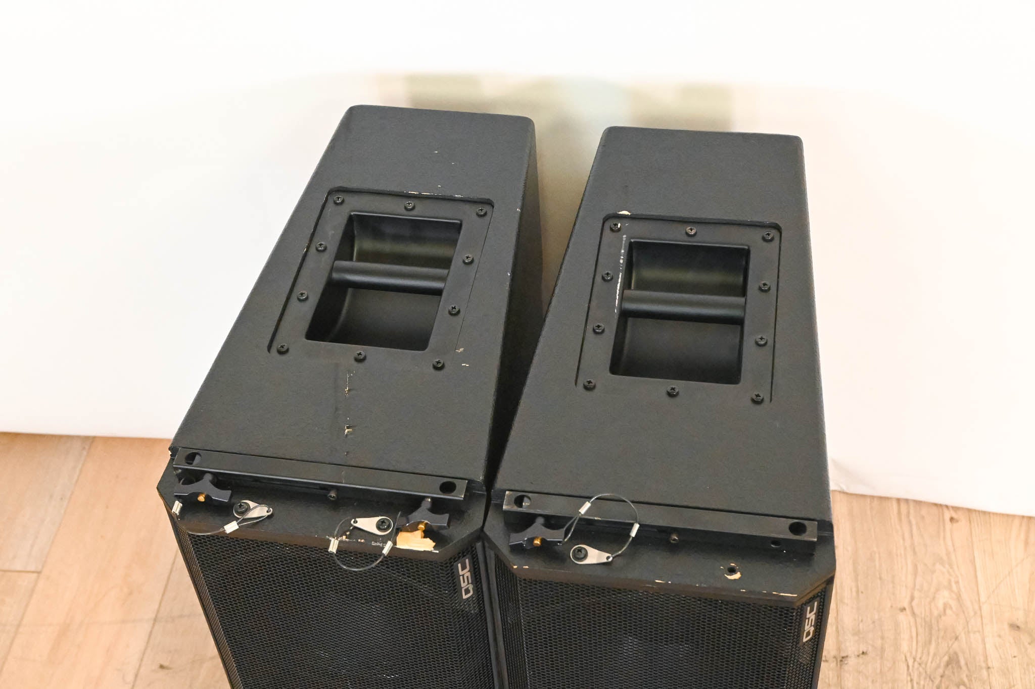 QSC WideLine-10 Dual 10-Inch Wide Line Array Speaker (PAIR)