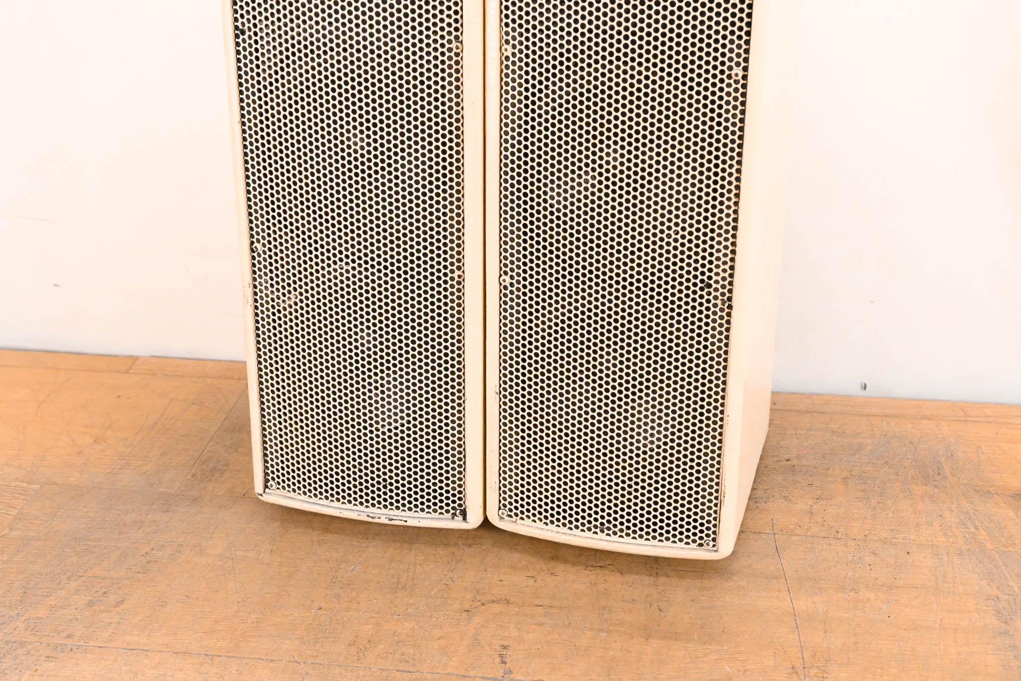 EAW UB52 Two-Way Full-Range Loudspeaker - White (PAIR)