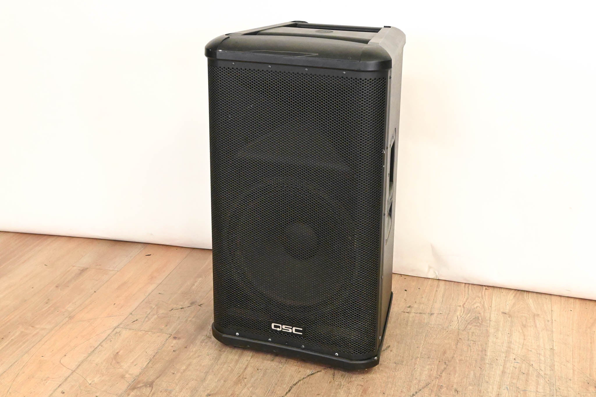 QSC HPR152F 15" 2-Way Powered Speaker