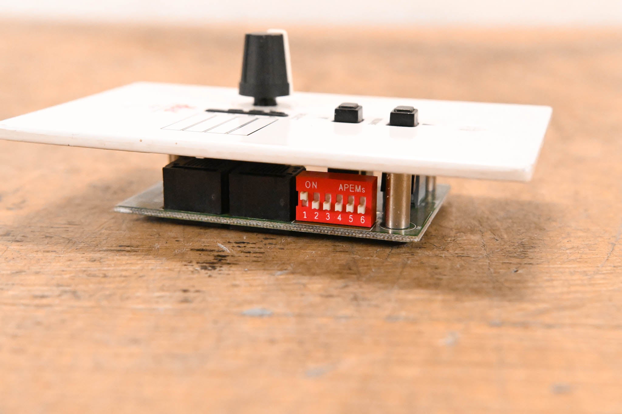 dbx ZC-8 Wall-Mounted Zone Controller