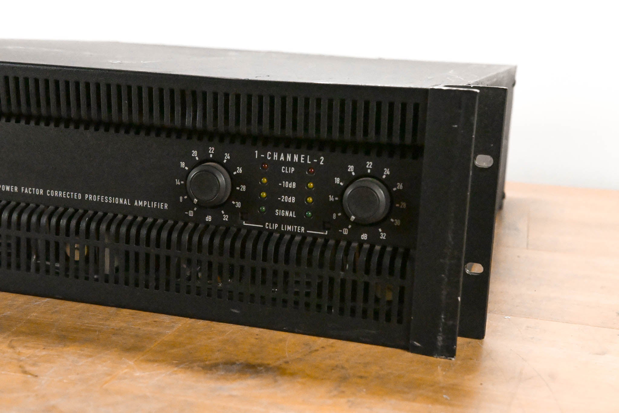 QSC PowerLight 9.0 PFC Power Factor Corrected 2-Channel Power Amplifier