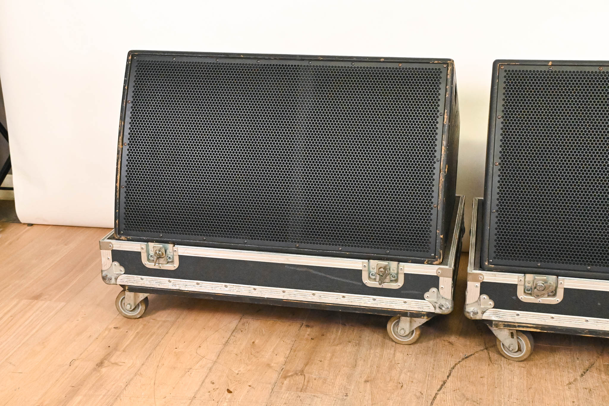 EAW KF650z Virtual Array Full Range Loudspeaker (PAIR) w/ Road Case