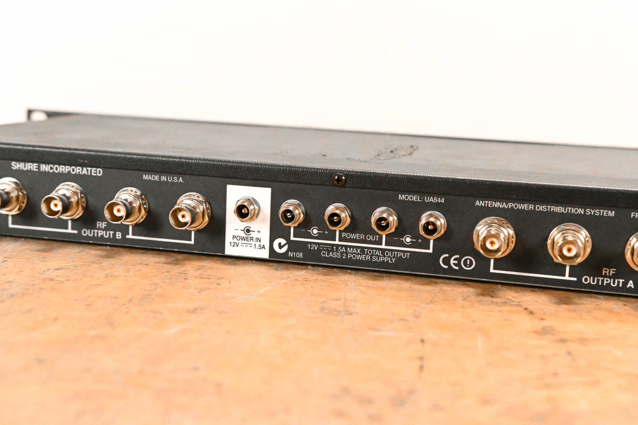 Shure UA844 Antenna Distribution System - 500-900 MHz (NO POWER SUPPLY)