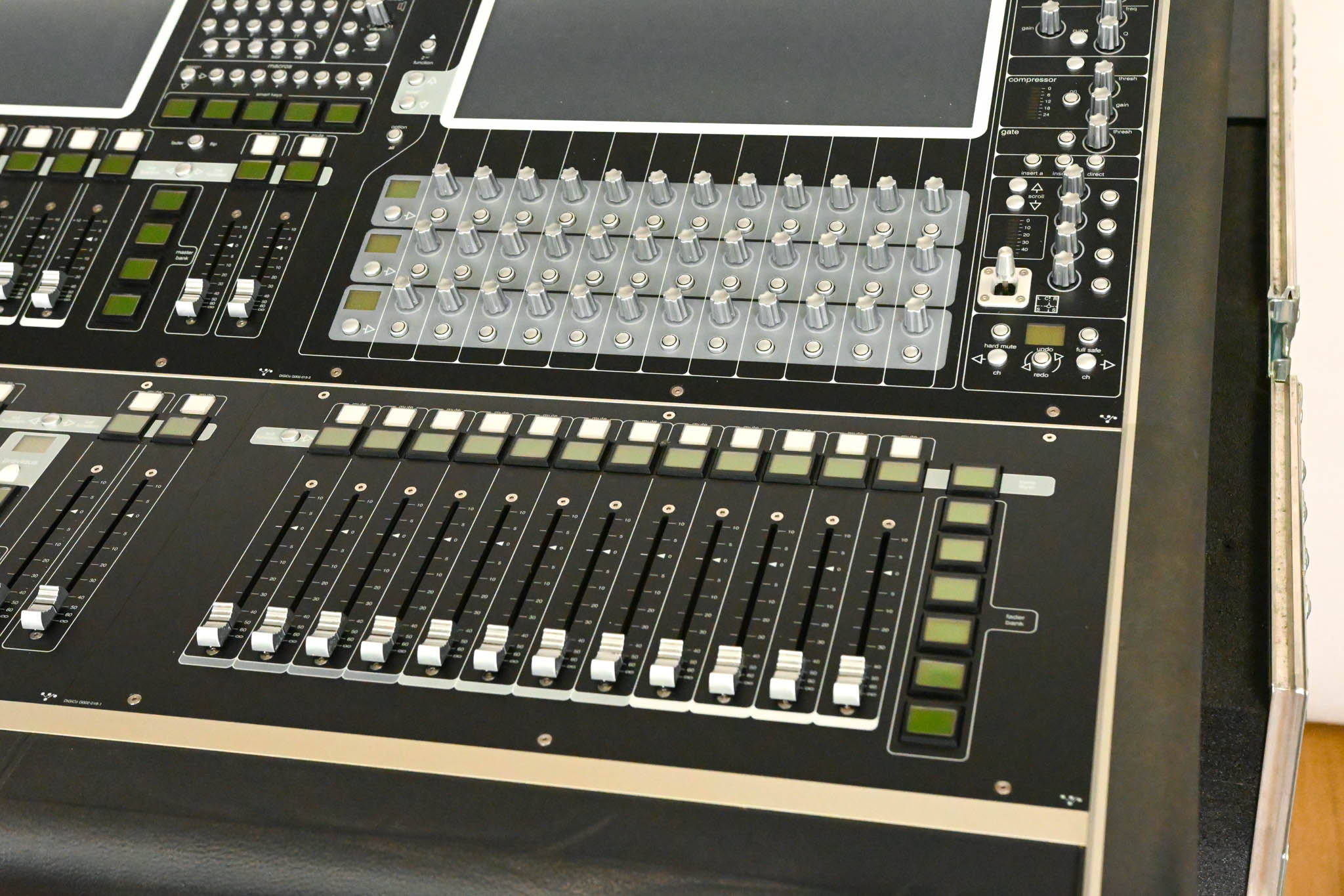 DiGiCo SD7 Digital Console w/Dual Engines, Waves, ST Optical & Road Case