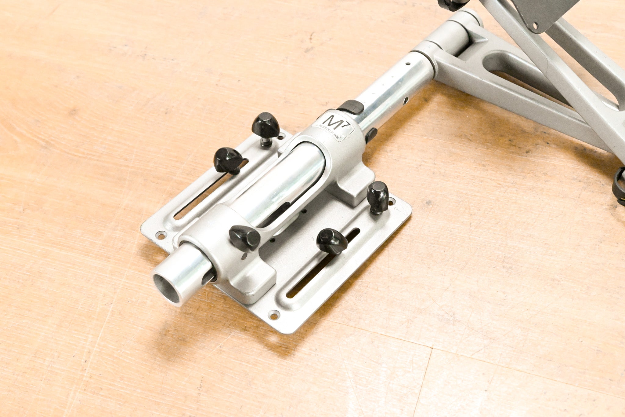 Humanscale M7 Adjustable Monitor Arm