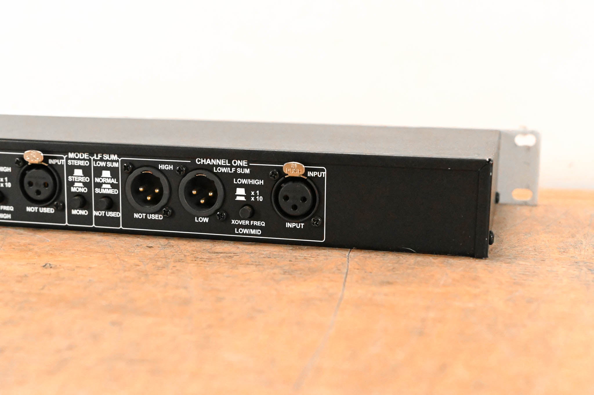 dbx 223xs Stereo 2-Way / Mono 3-Way Crossover
