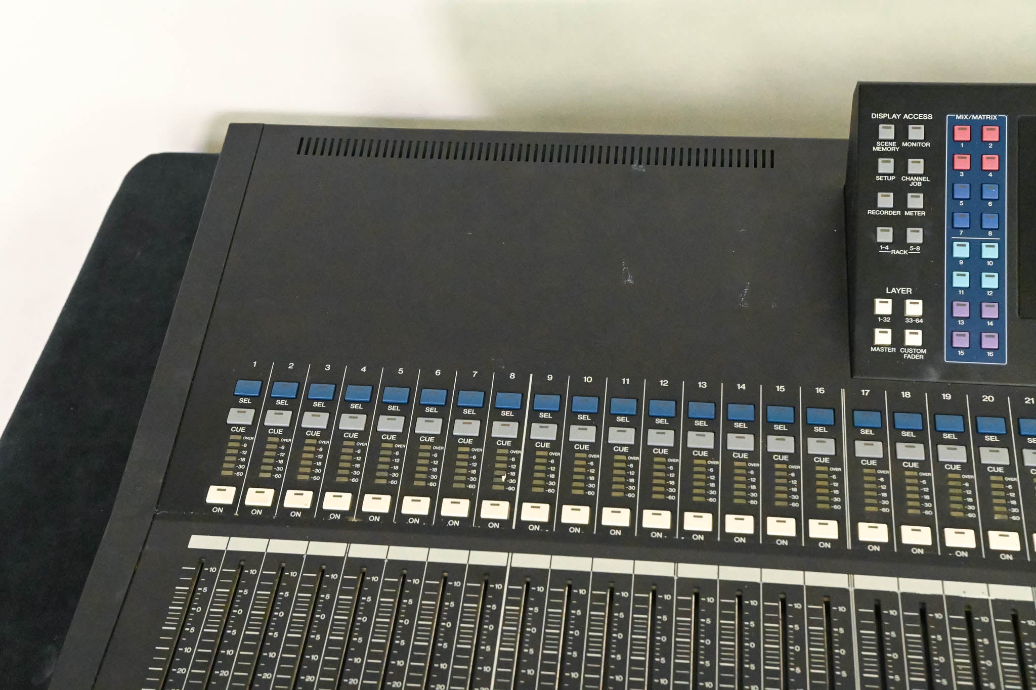 Yamaha LS9-32 32-Input Digital Mixing Console