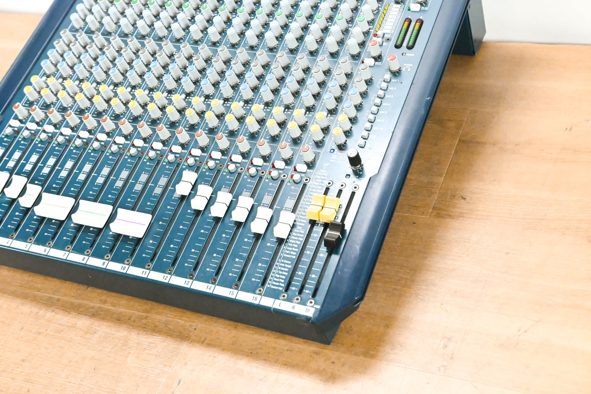 Allen & Heath MixWizard WZ3 16:2 16-Channel Analog Mixer