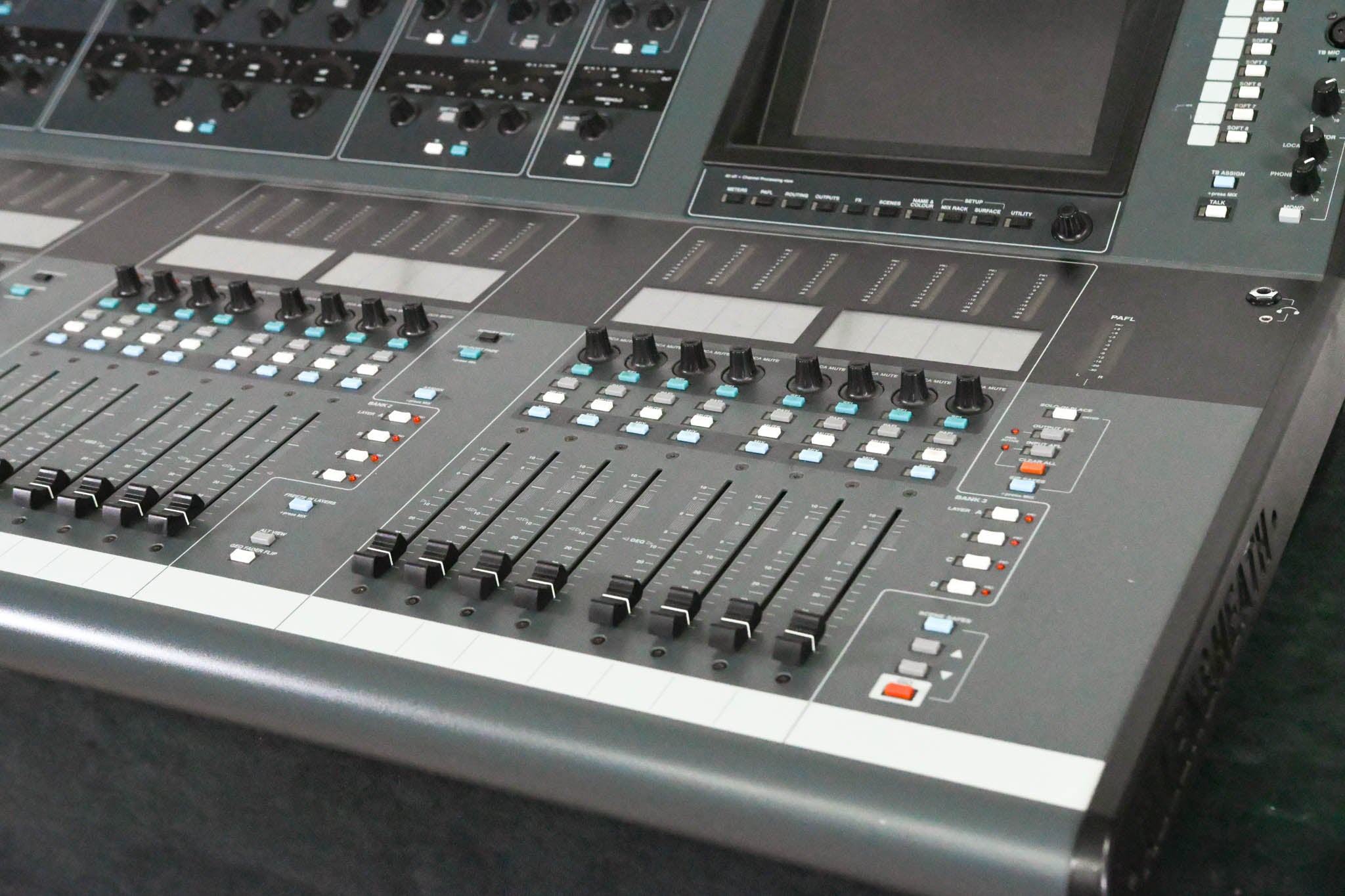 Allen & Heath iLive-T112 Mixing Surface with iDR-48 Fixed Format MixRack