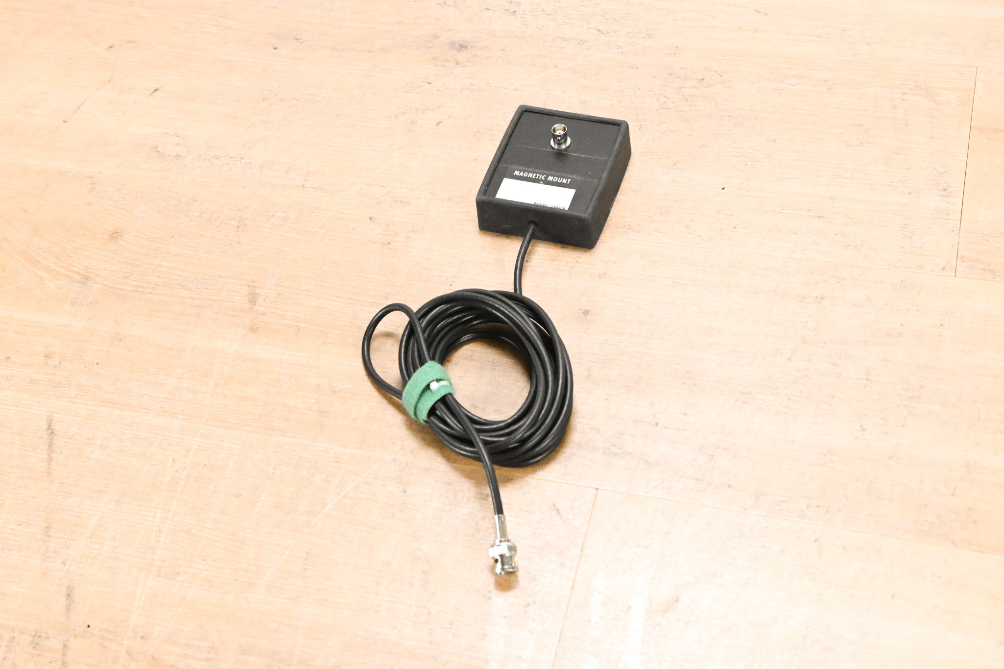 Radiall / Larsen BNC-BNC Magnet Mount