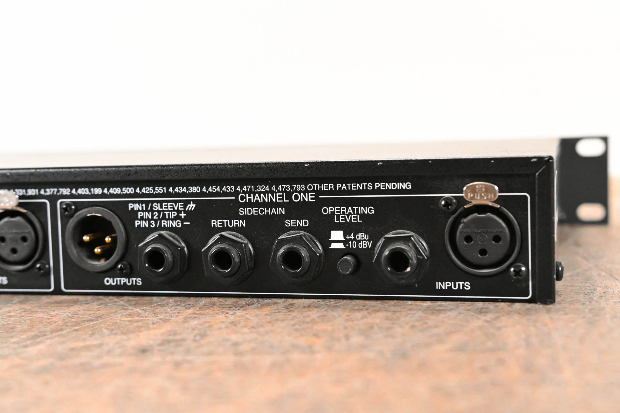 dbx 1066 2-Channel Compressor/Limiter/Gate