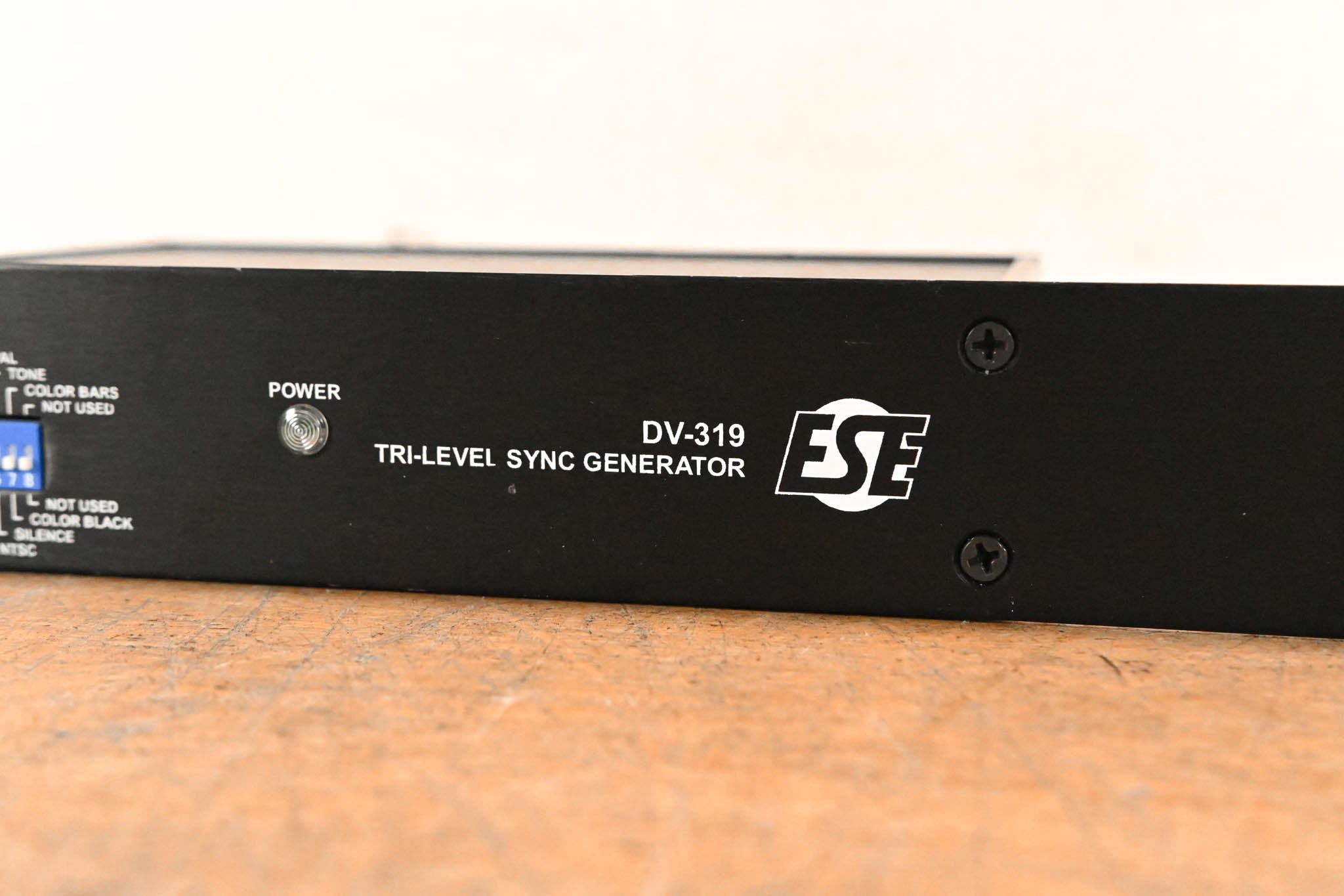 ESE DV-319 HD & SD Sync Generator