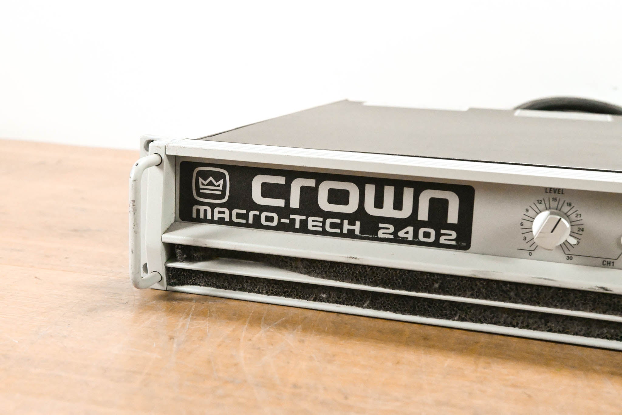 Crown Macro-Tech 2402 2-Channel Power Amplifier