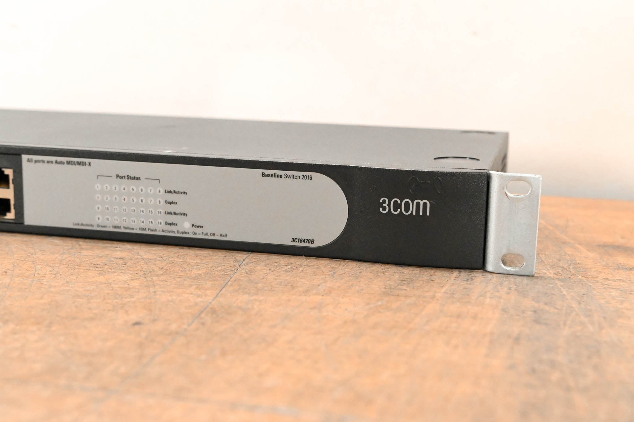 3COM 3C16470B Baseline Switch 2016 16-Port 10/100 Mbps Network Switch