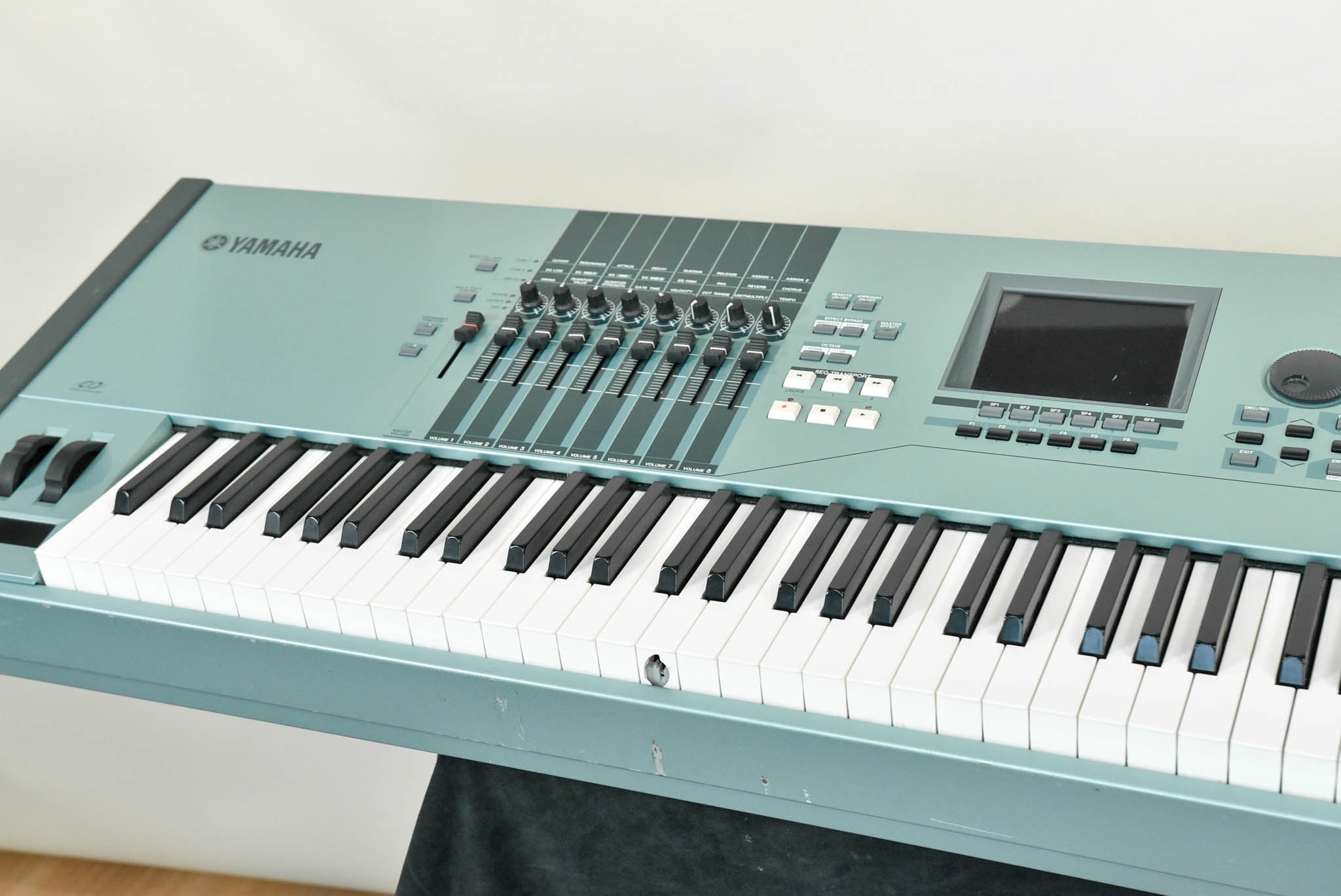 Yamaha Motif XS8 88-Key Synthesizer Keyboard Workstation