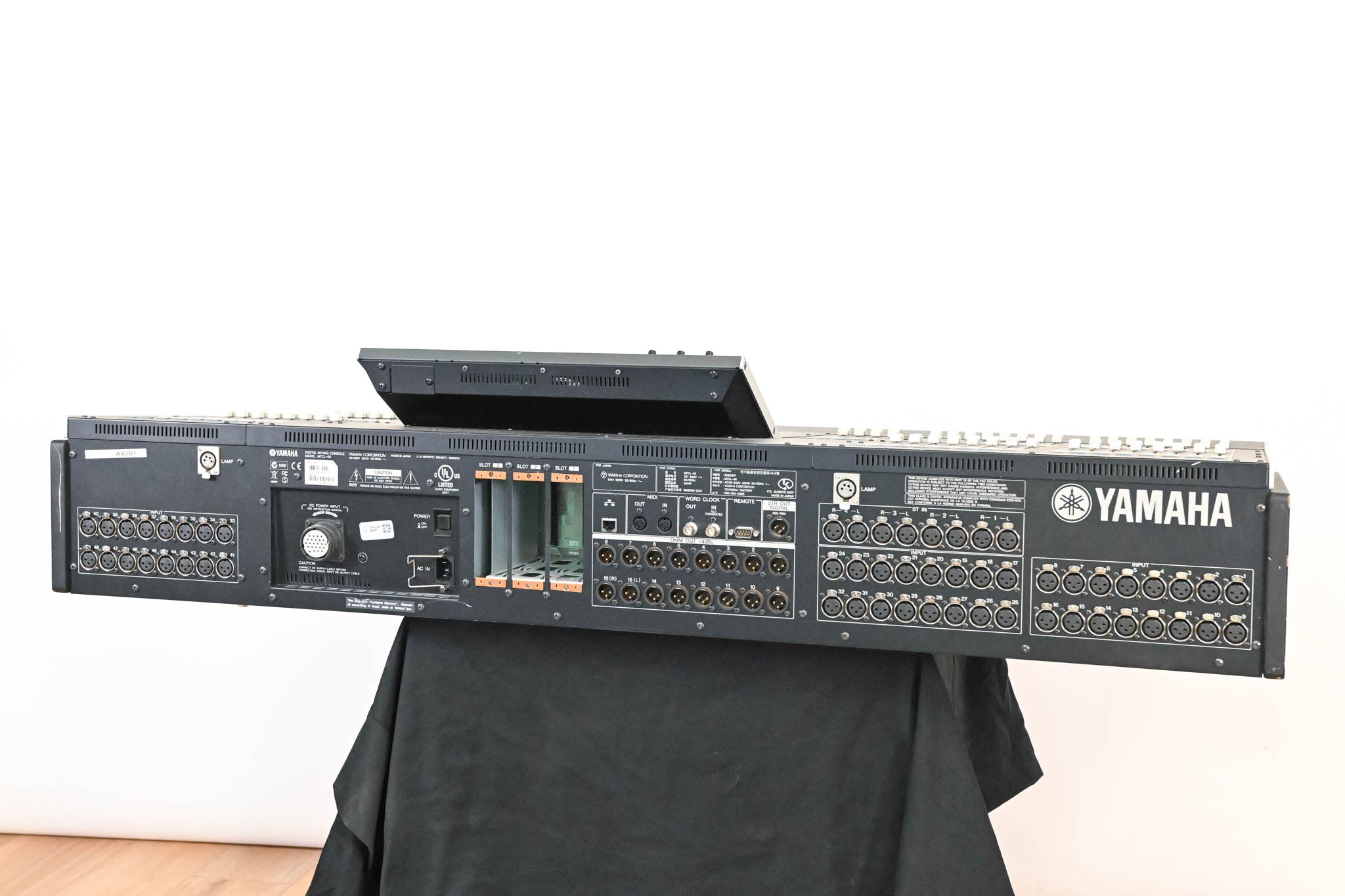 Yamaha M7CL-48 48-Channel Digital Audio Mixing Console