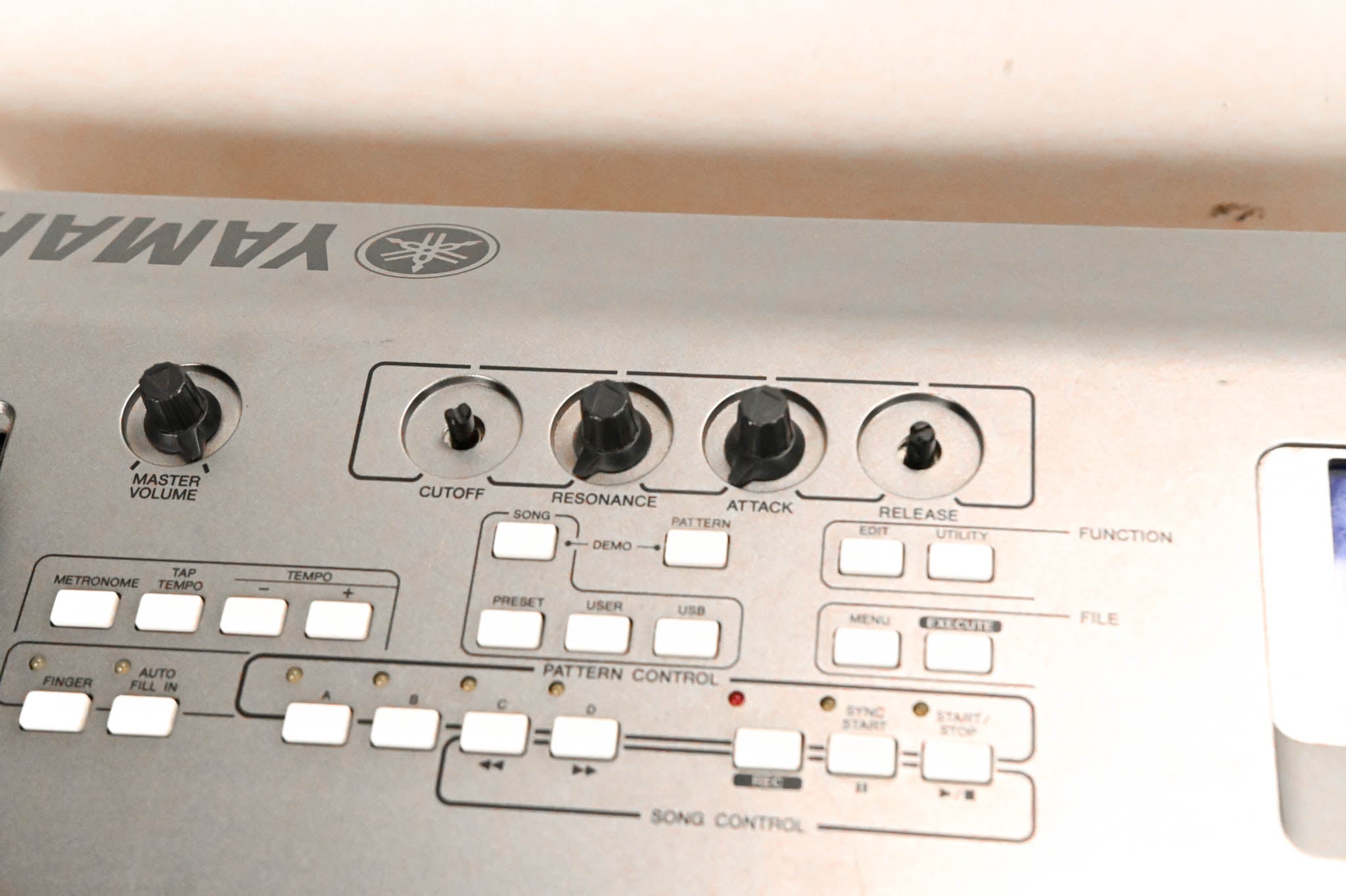 Yamaha MM6 61-Key Synthesizer Keyboard (NO POWER SUPPLY)