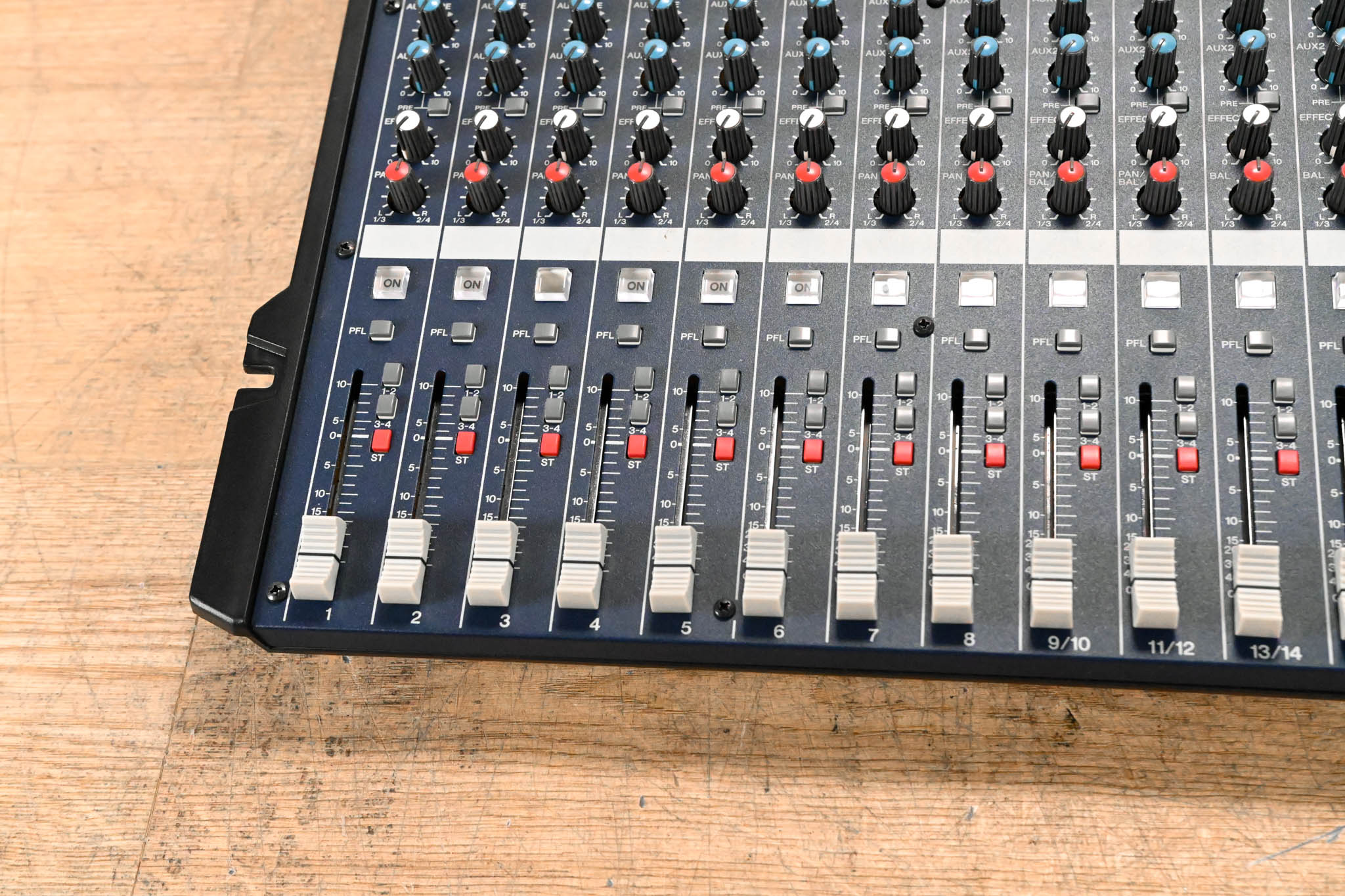 Yamaha MG166CX 16-Channel, 6-Bus Analog Mixer