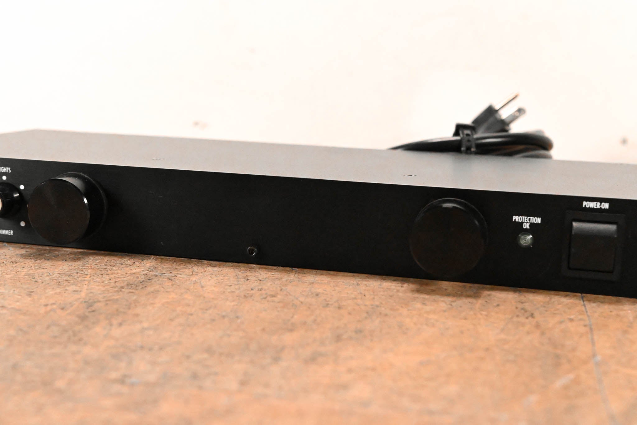 Furman M-8Lx 15A Merit Series Power Conditioner with Lights