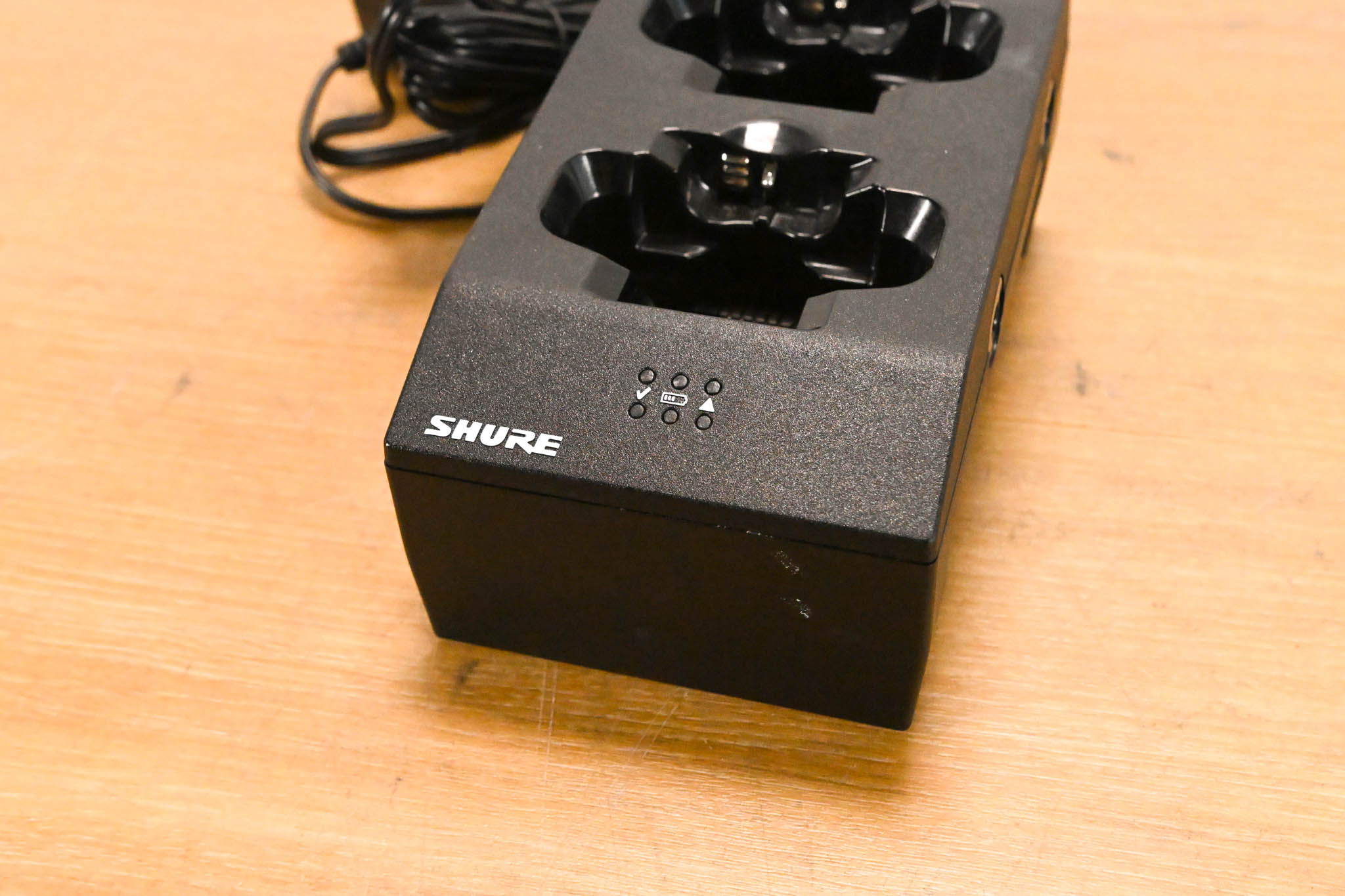 Shure SBC200 Dual Docking Recharging Station