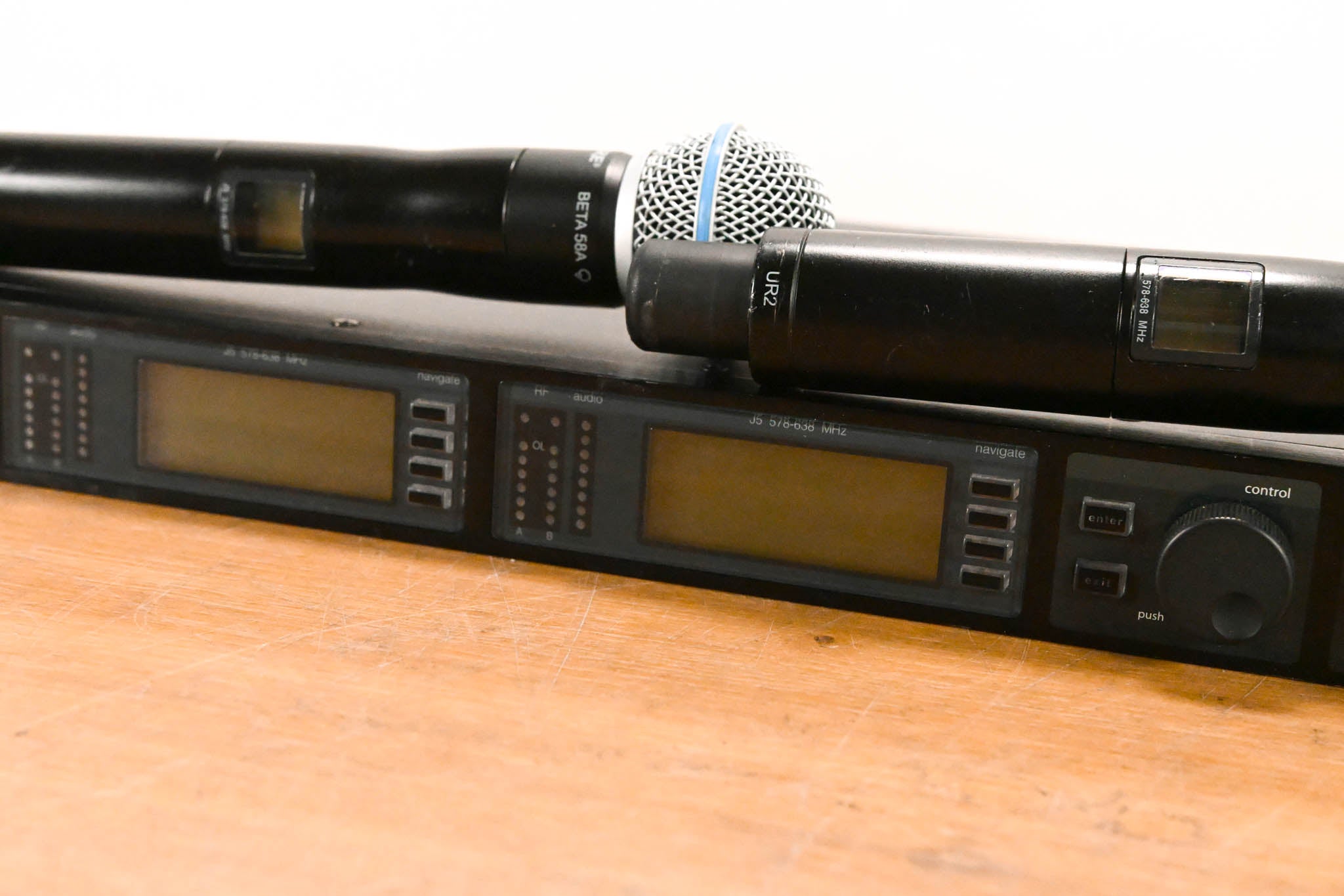 Shure UR4D+ Dual Wireless Receiver with UR2/BETA58A Mic Pair - J5 Band