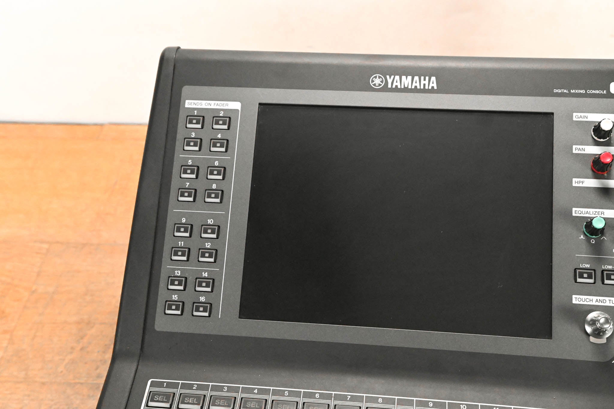 Yamaha QL1 16-Input / 8-Output Digital Mixing Console