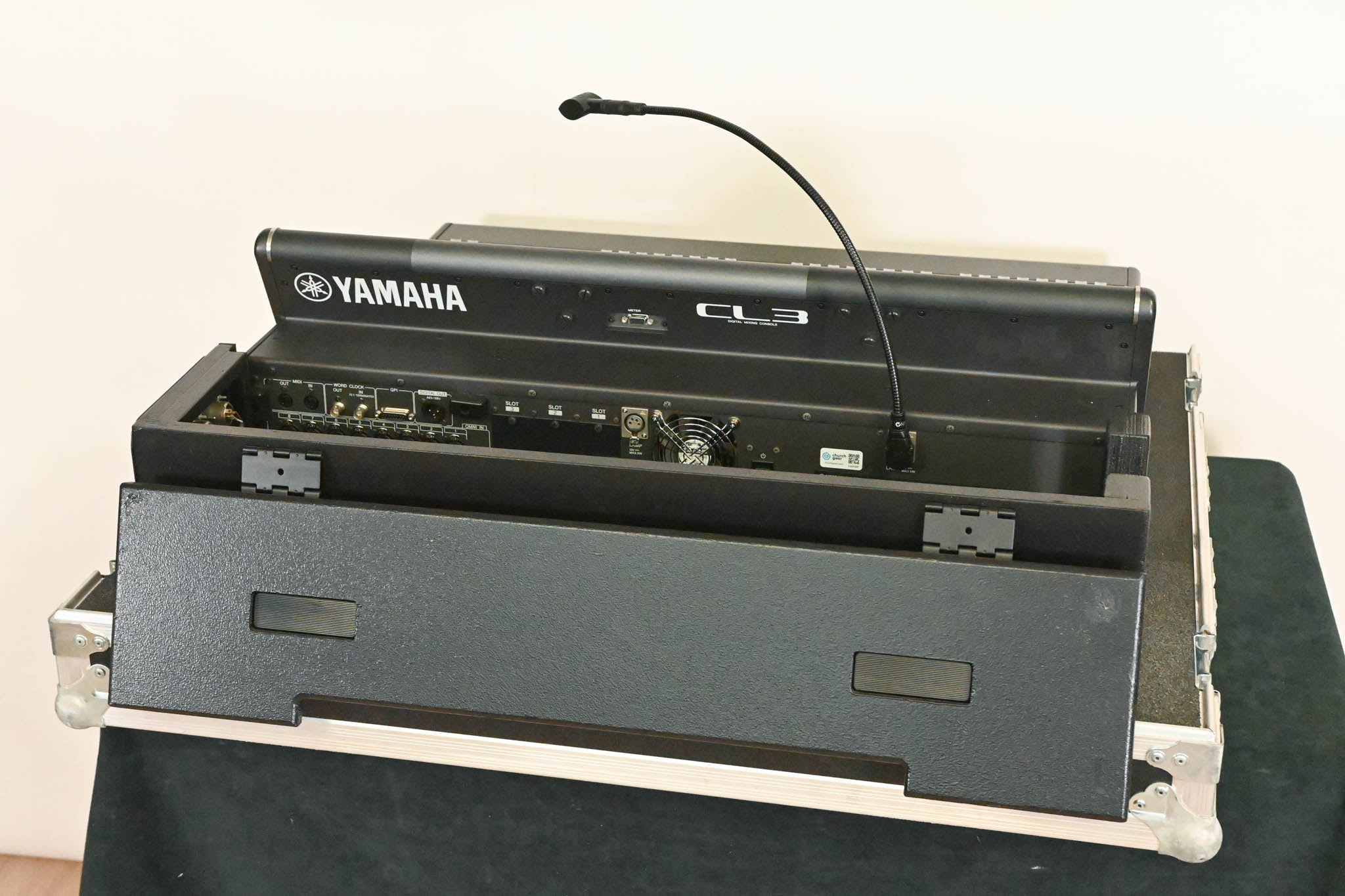 Yamaha CL3 Digital Audio Mixing Console with Road Case