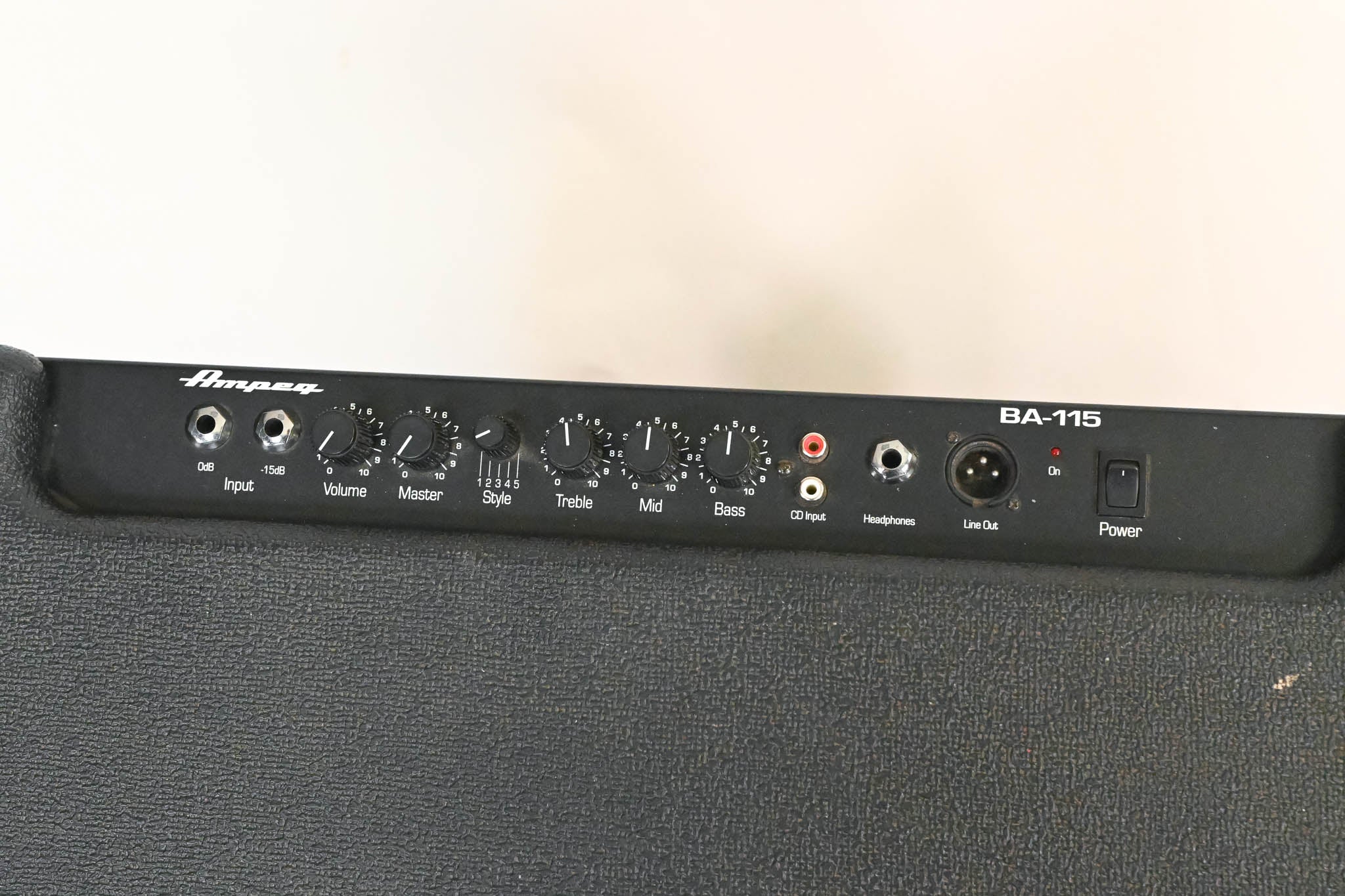Ampeg BA-115 1x15" 100W Bass Combo Amplifier