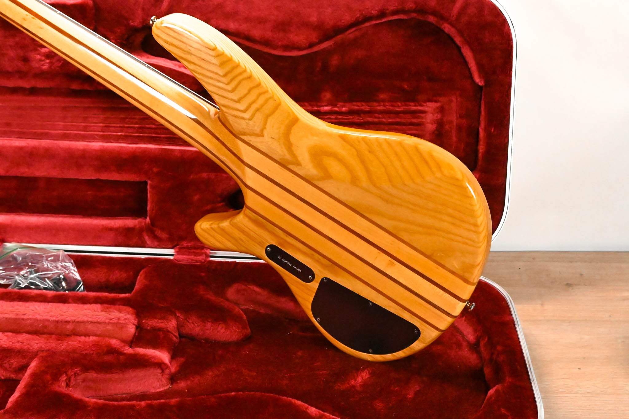 Ibanez SOUNDGEAR SRX705 5 String Standard Bass Guitar w/ Hard Case