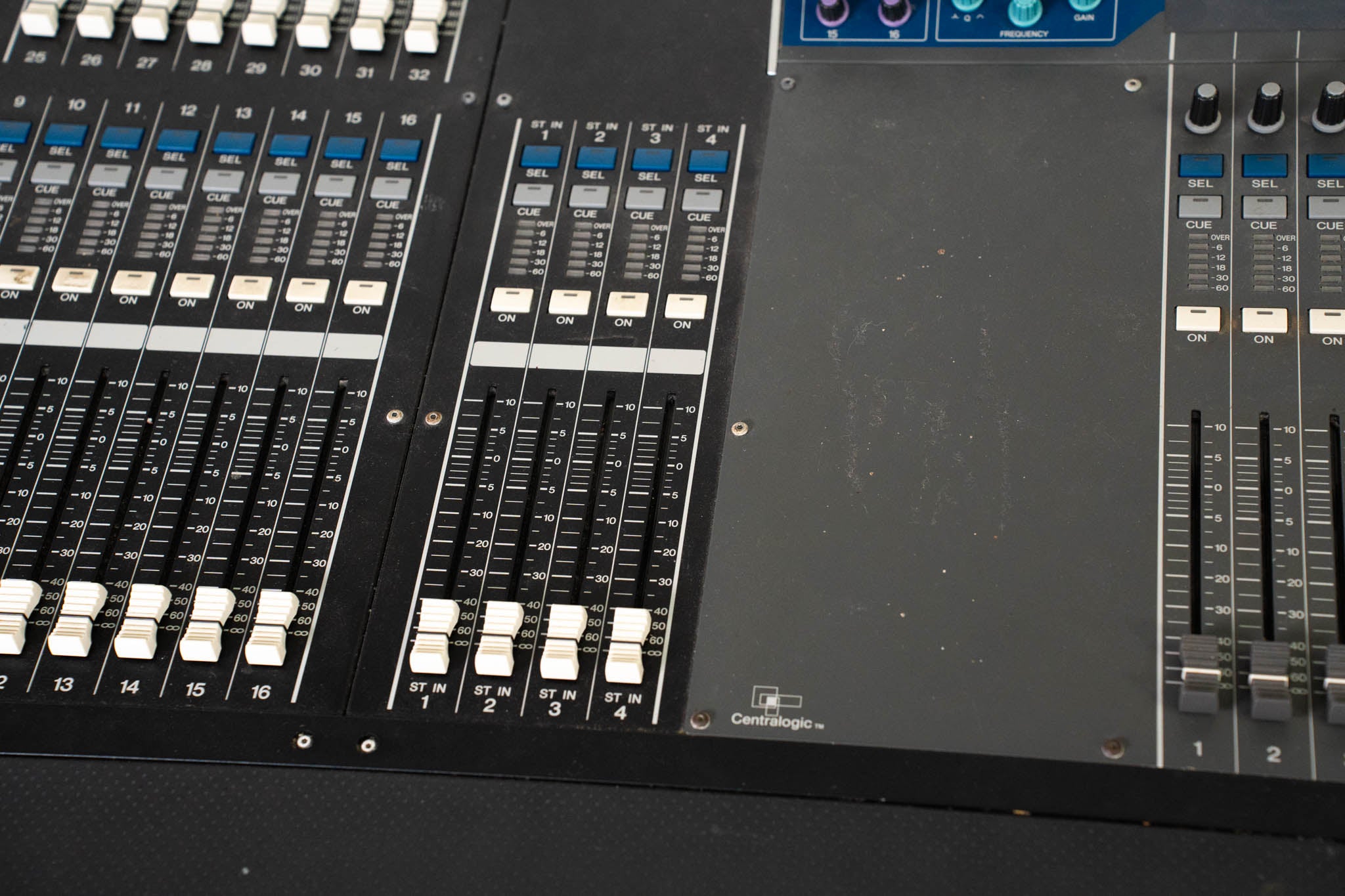 Yamaha M7CL-32 32-Channel Digital Audio Mixing Console