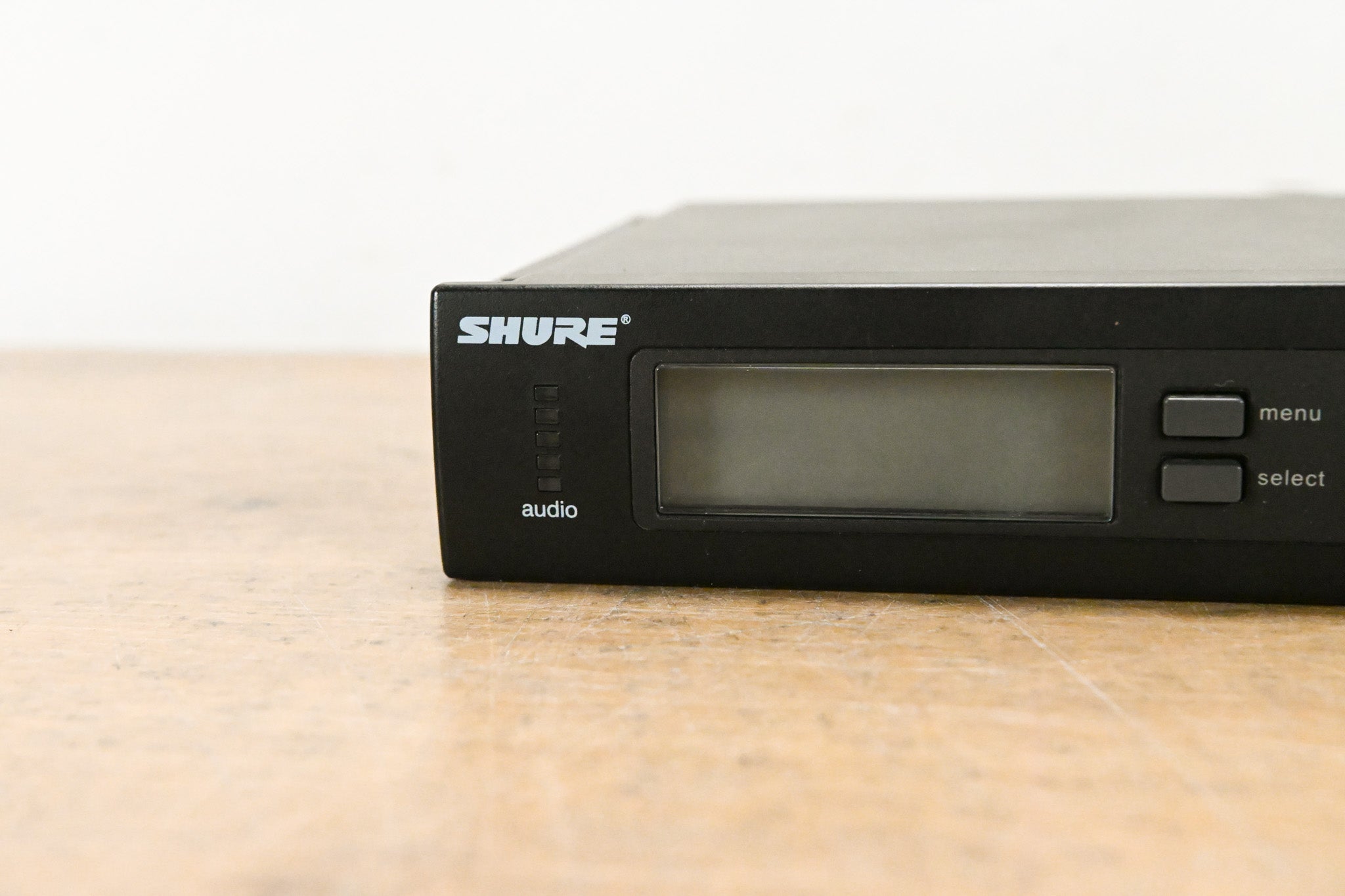 Shure SLX4 Wireless Receiver - J3 Band: 572-596 MHz (NO POWER SUPPLY)