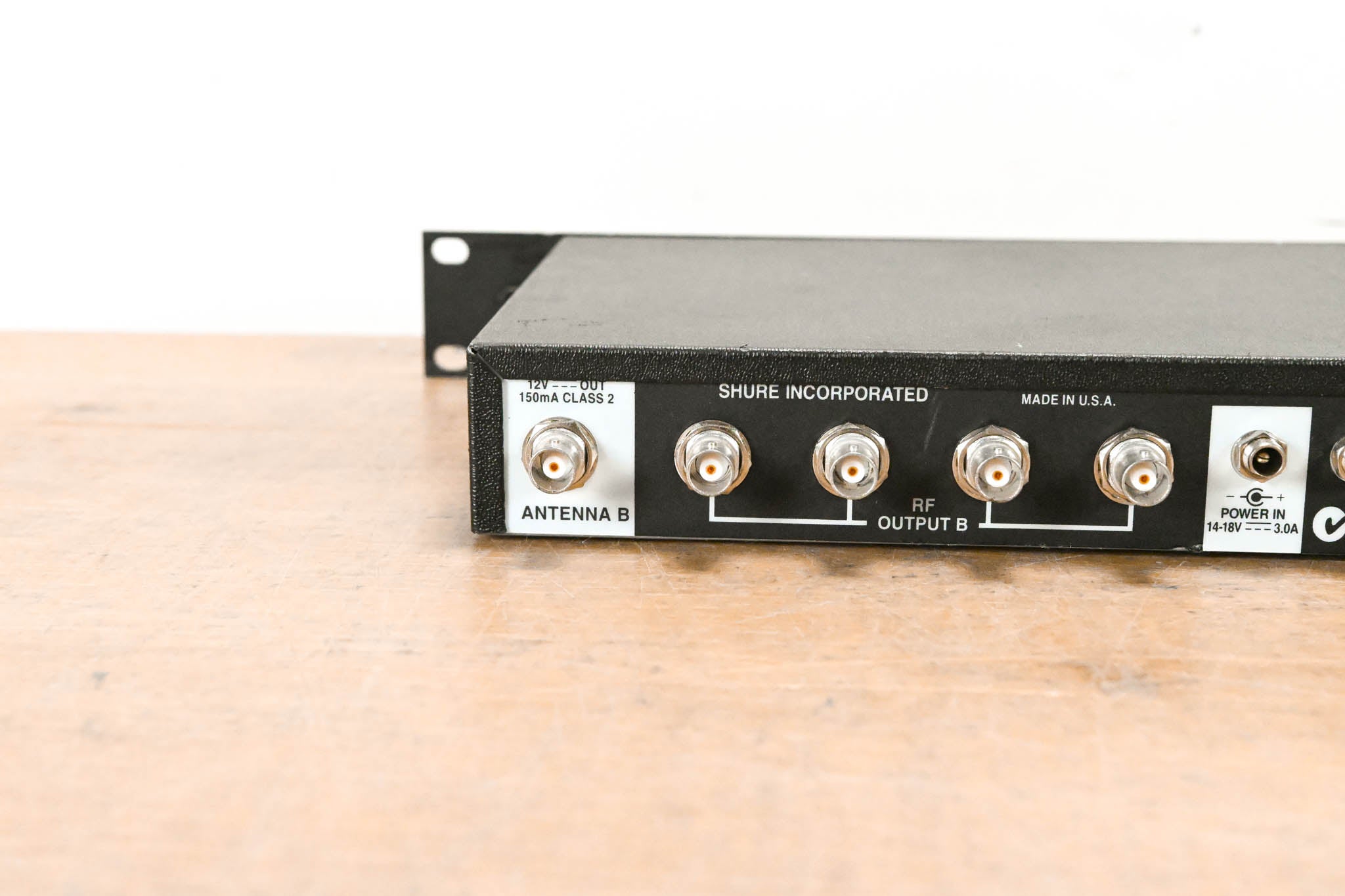 Shure UA844 Antenna Distribution System - 470-900 MHz (NO POWER SUPPLY)
