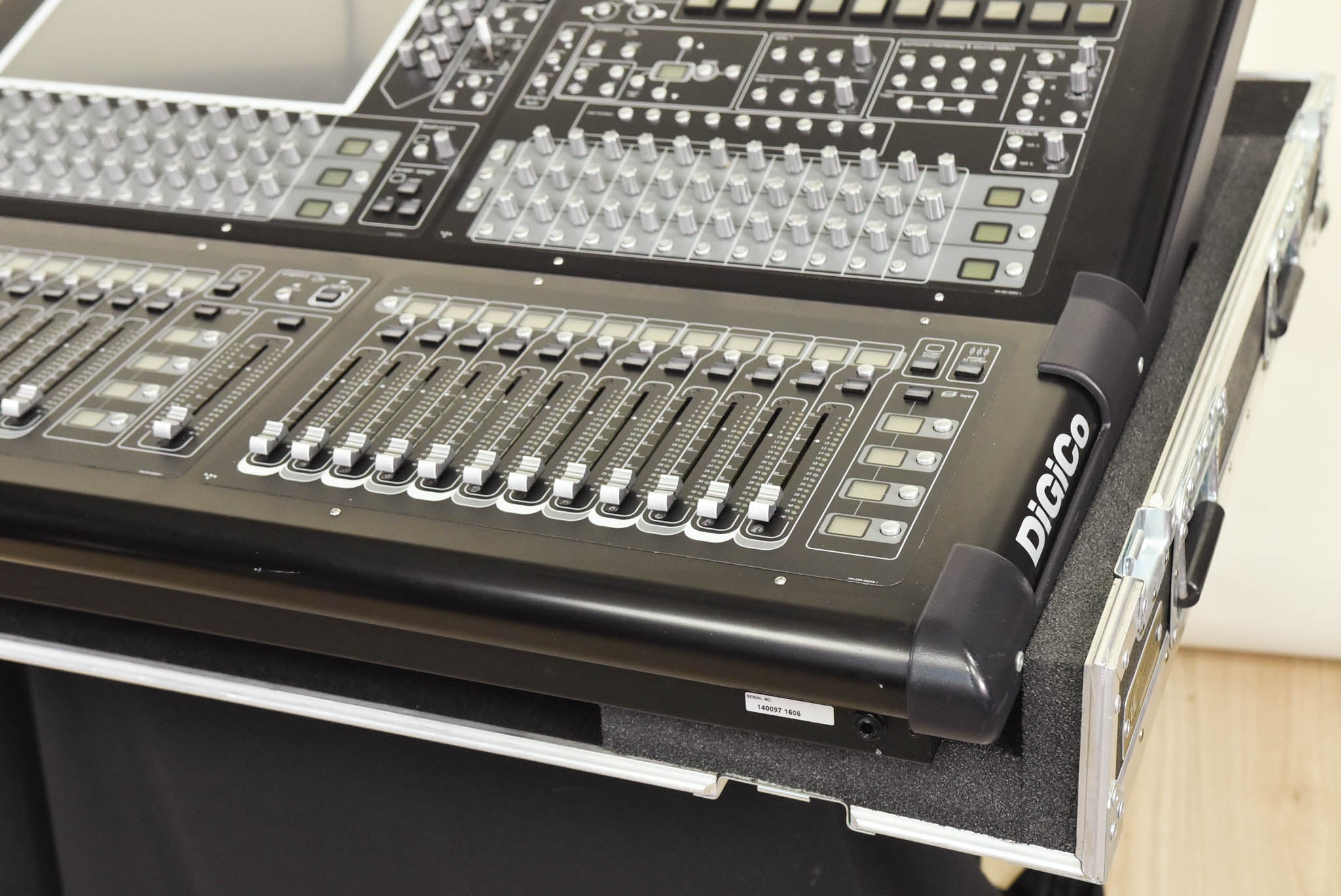 DiGiCo SD10-24 Digital Console with 192 kHz SD-Rack