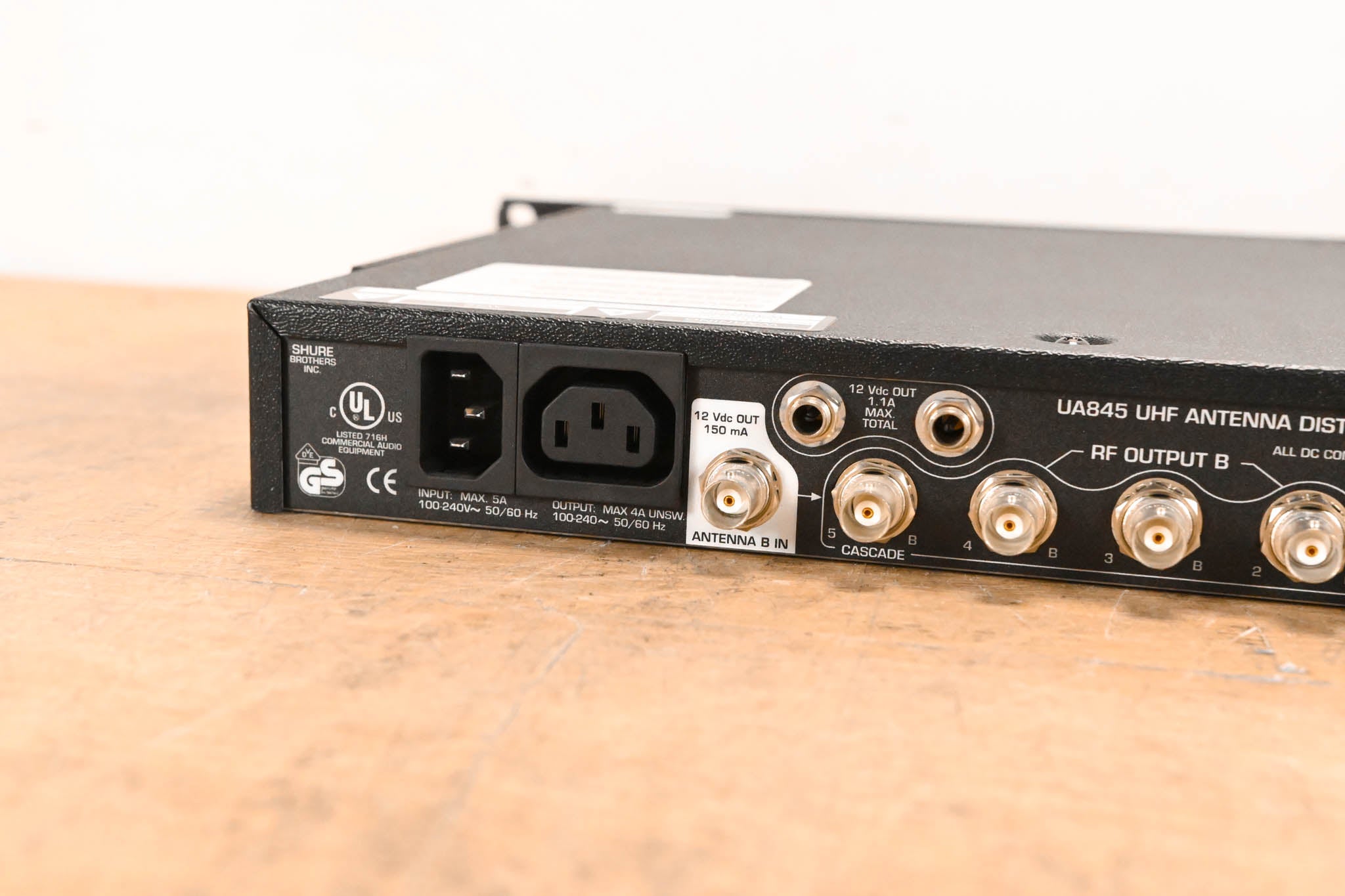 Shure UA845-UB UHF Antenna Distribution System - 692-716 MHz