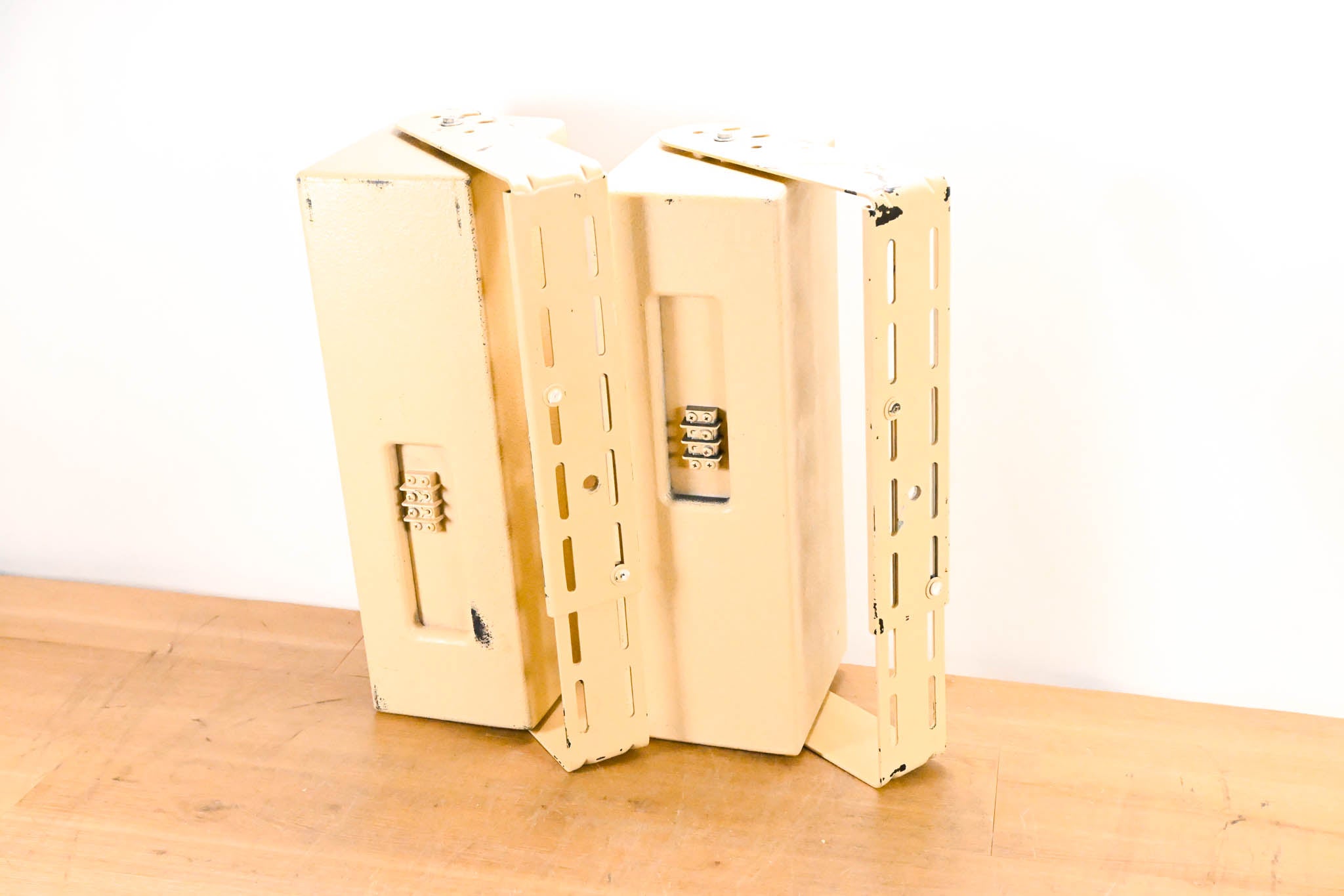 EAW UB52 Two-Way Full-Range Loudspeaker (PAIR)