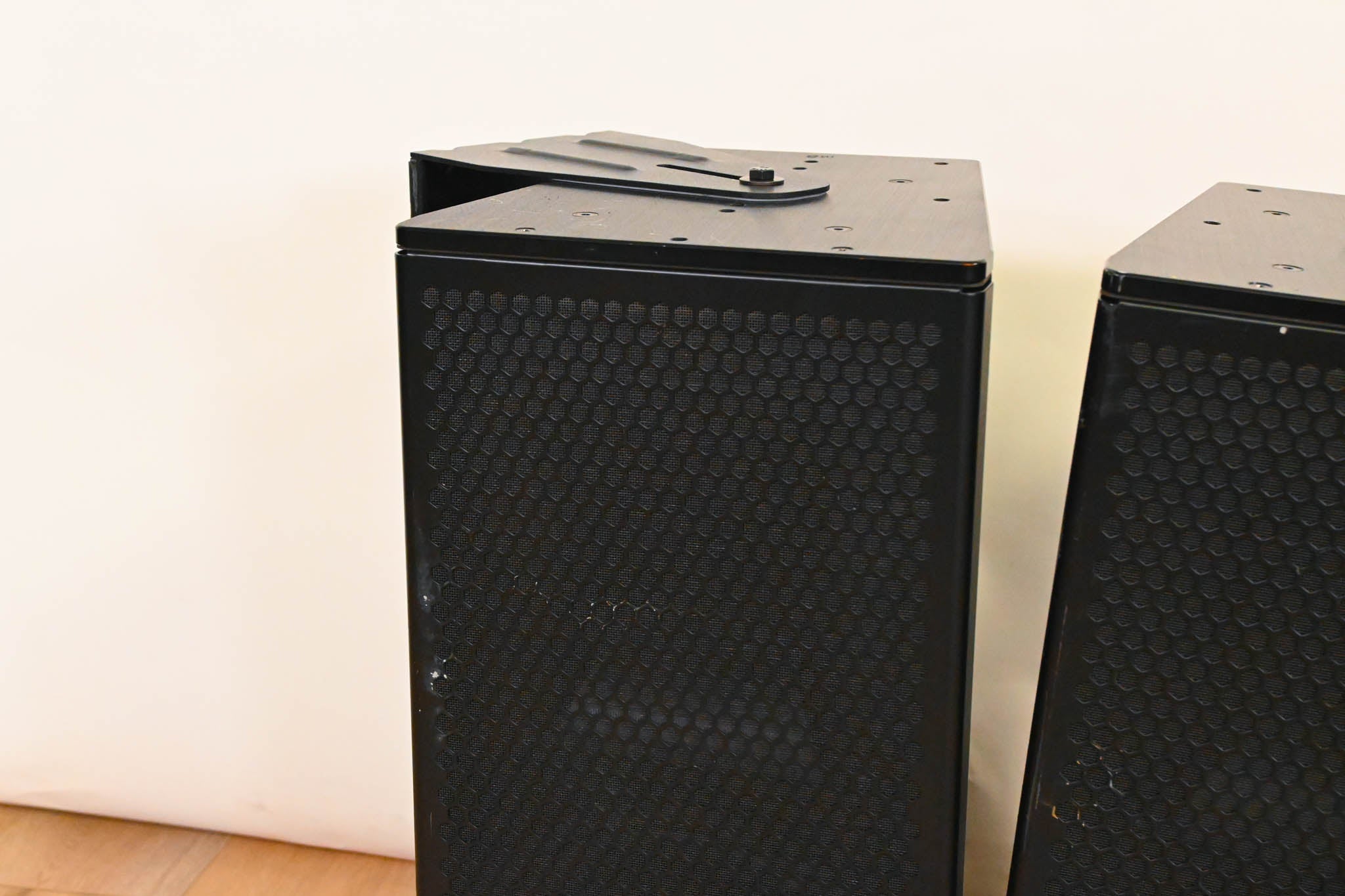 Meyer Sound UPJ-1P Compact VariO Loudspeaker (PAIR)