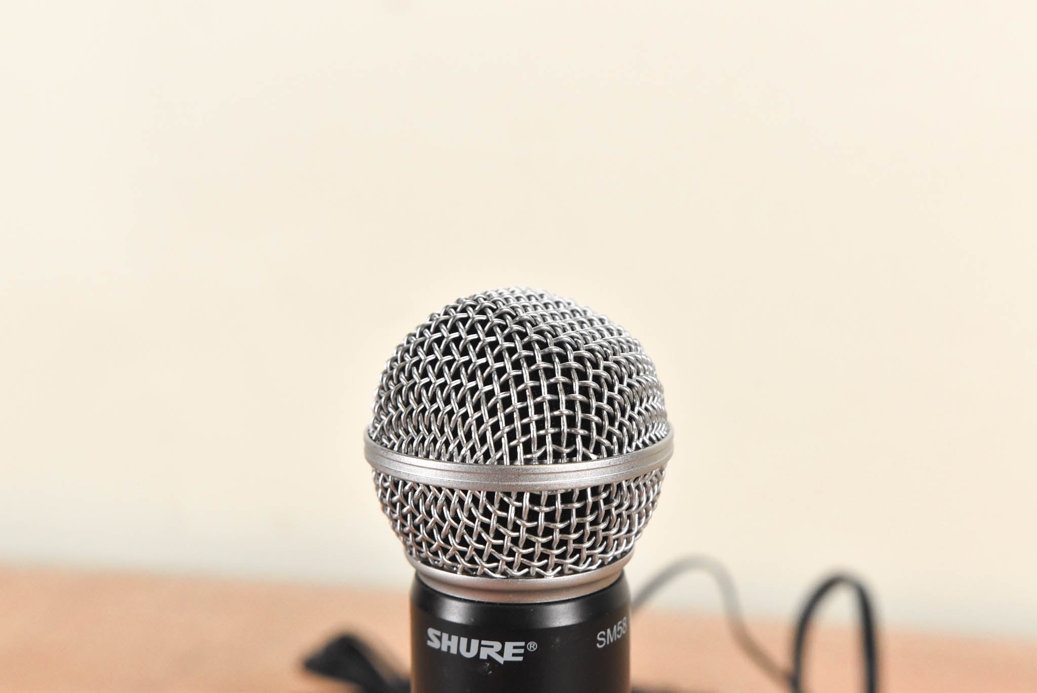 Shure ULXS24 58 Handheld Wireless System M1 Band 662 698 MHz