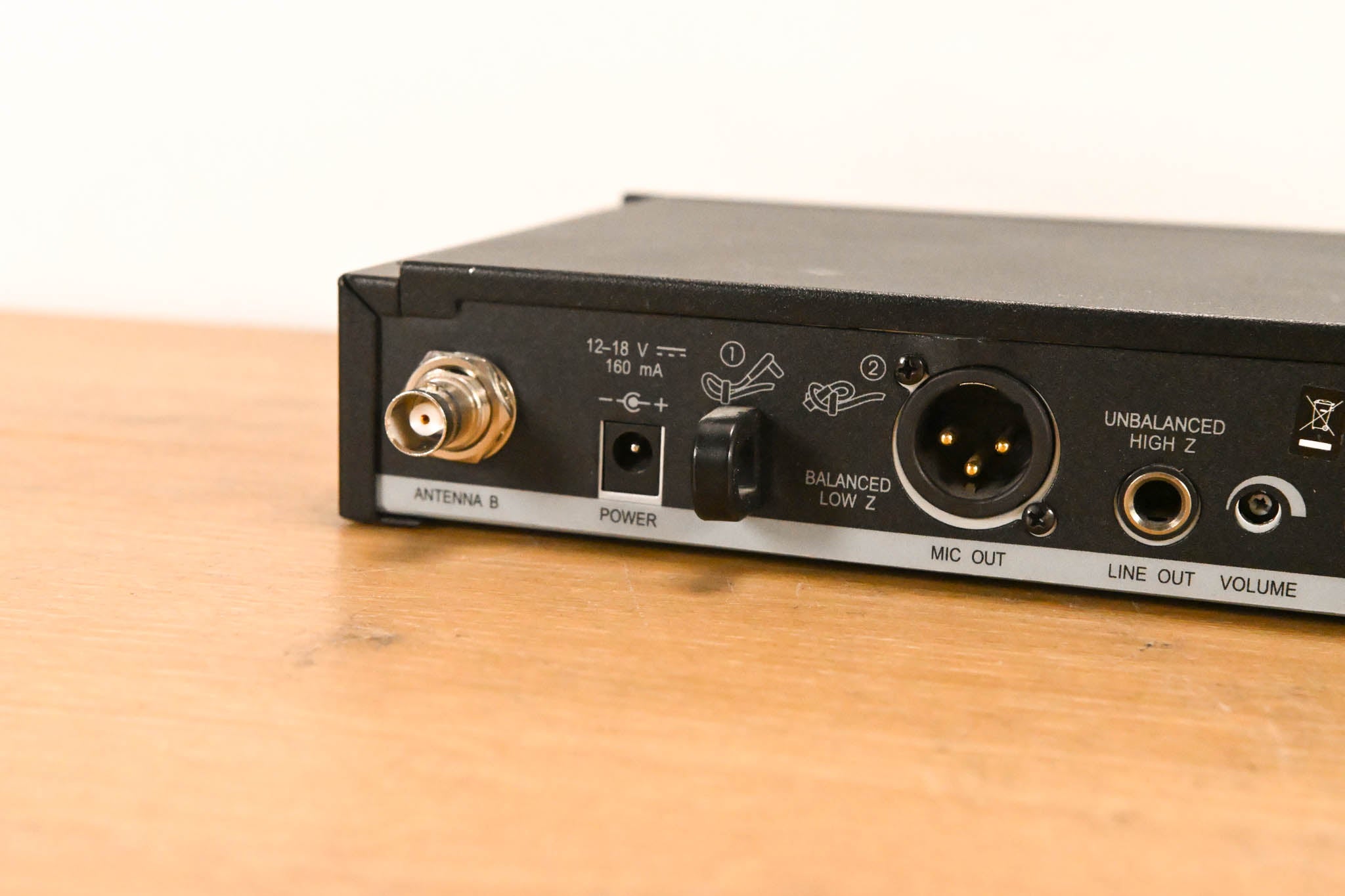 Shure SLX14 Bodypack Wireless System - J3 Band (NO POWER SUPPLY)