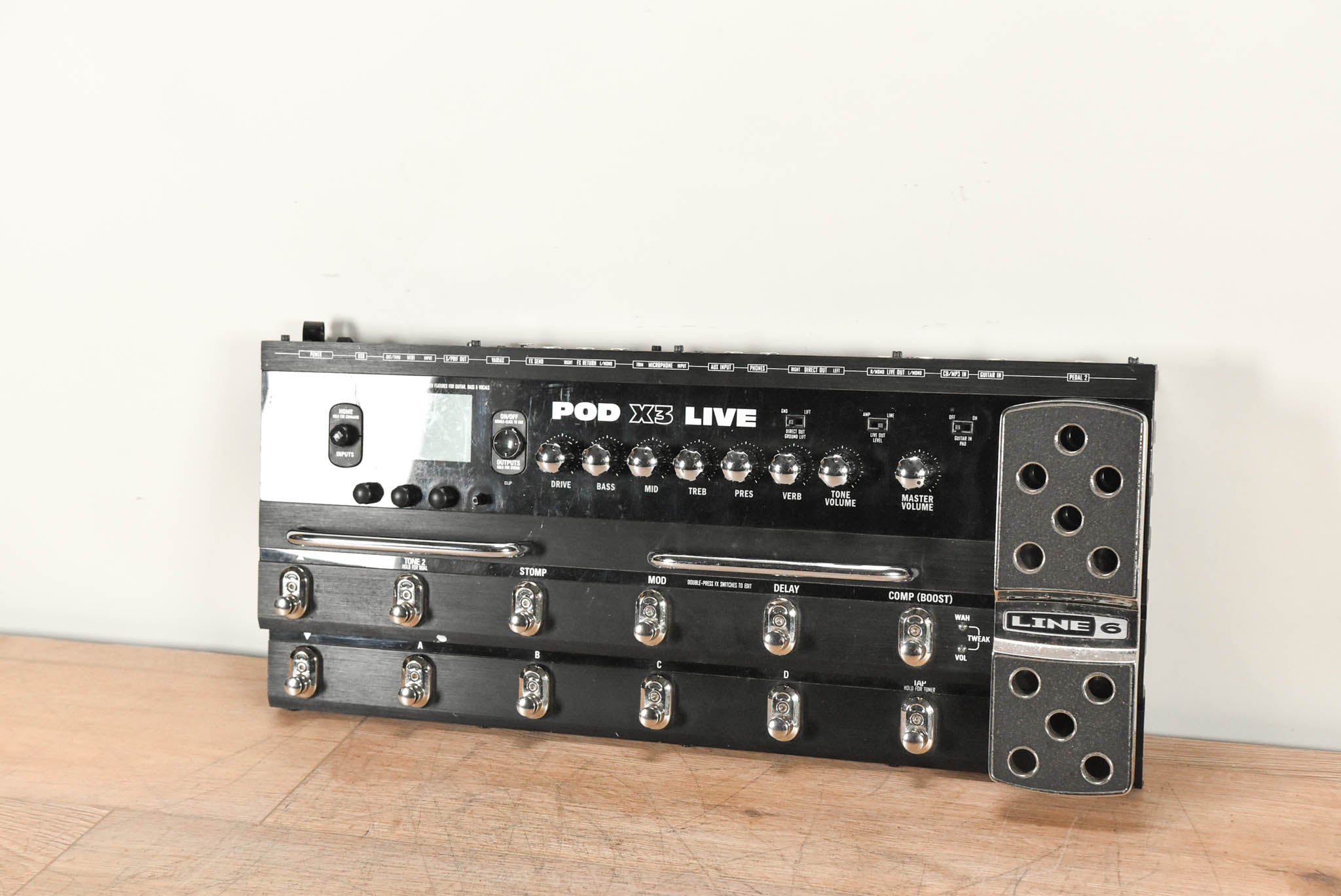 Line 6 POD X3 Live Multi-Effect and Amp Modeler Pedal (NO POWER SUPPLY)