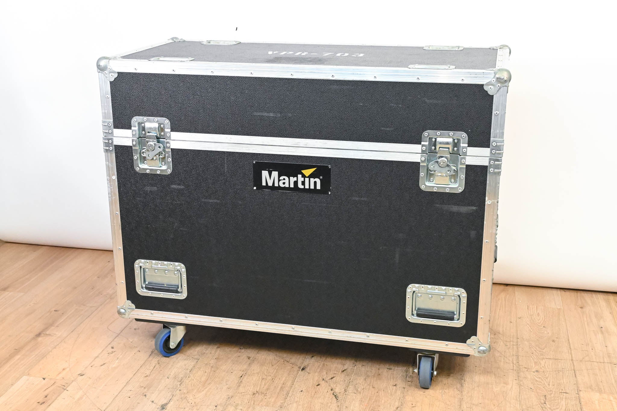 Martin MAC Viper AirFX Aerial Effects Fixture Pair with Flight Case