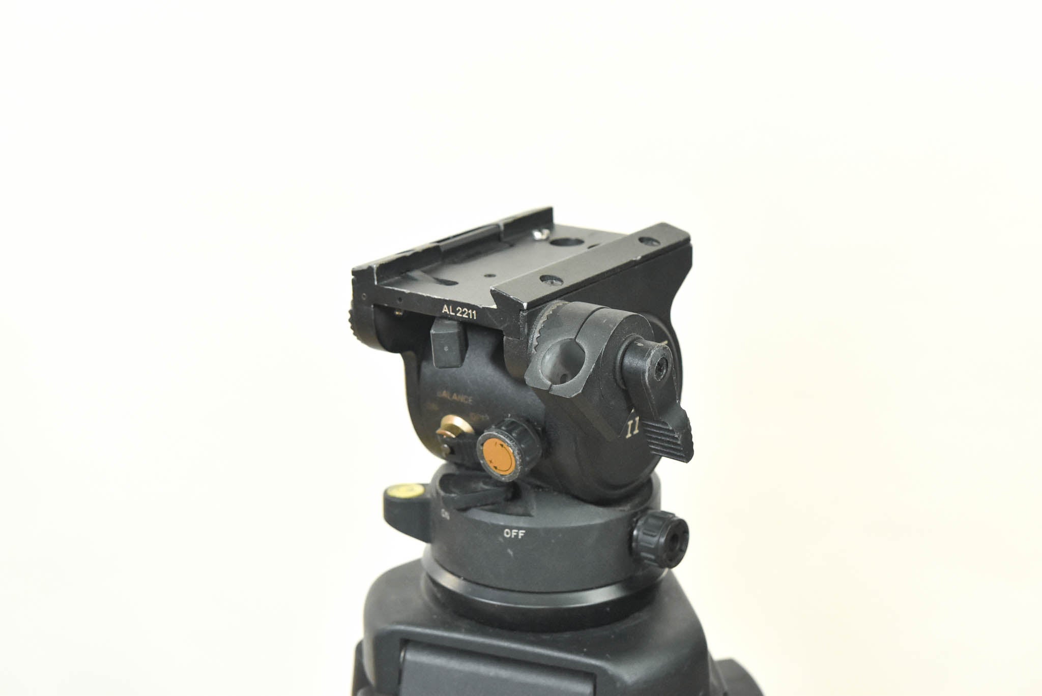 Cartoni ALFA II Fluid Head with Vinten Aluminum Tripod