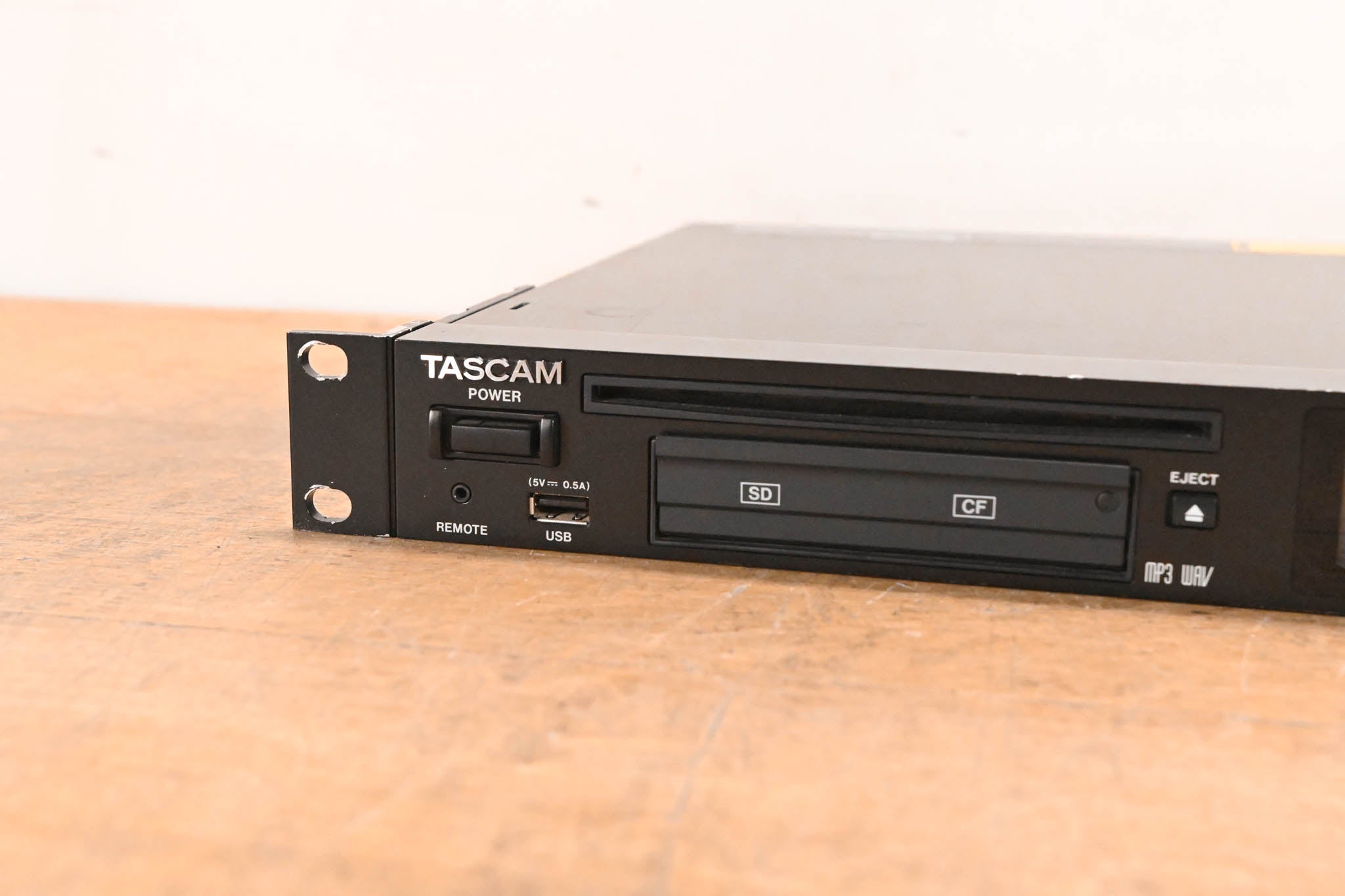 TASCAM SS-CDR200 Solid State and CD Digital Audio Recorder CG01U52