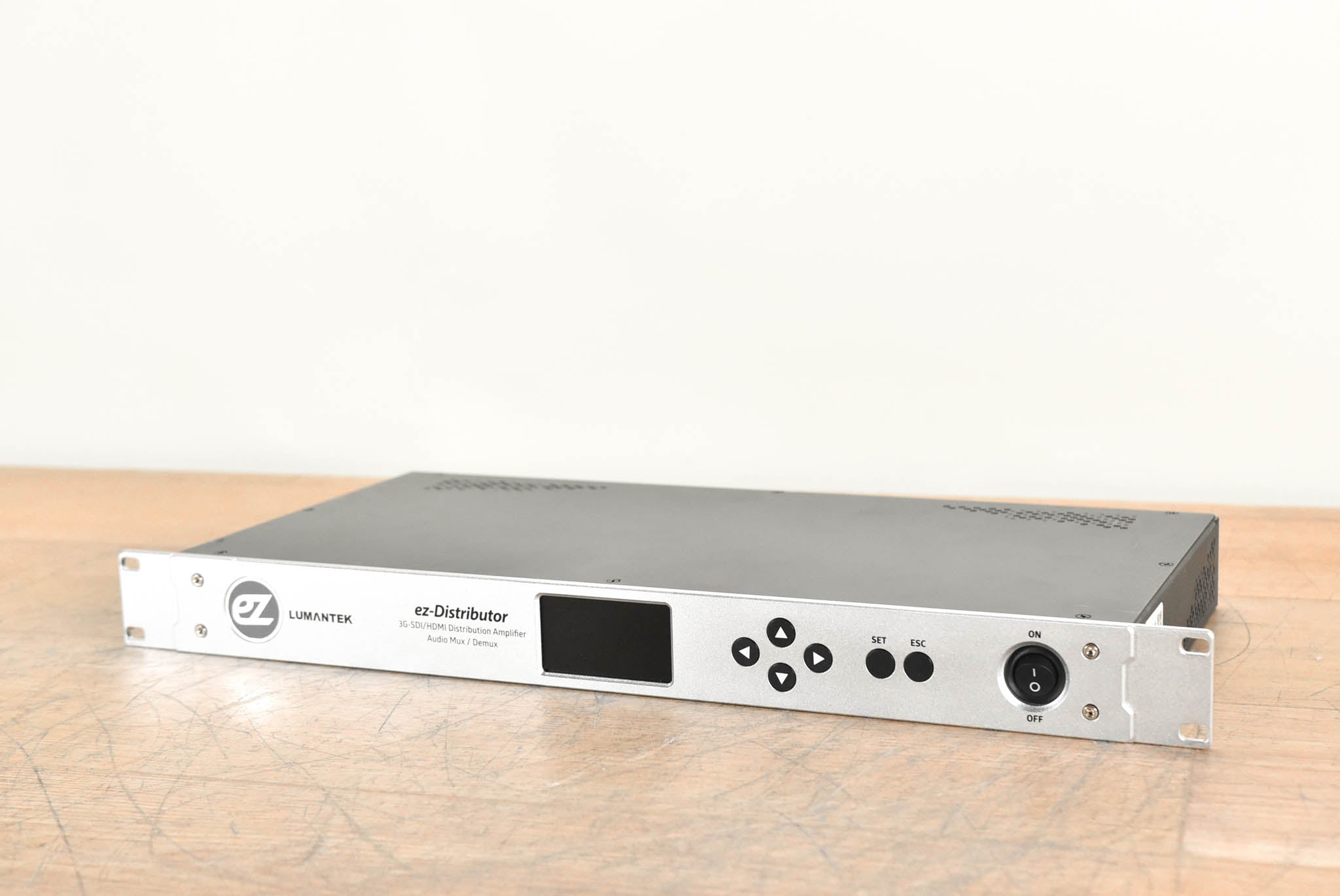 Lumantek ez-Distributor 12 x 3G-SDI / 2 x HDMI Distribution Amplifier