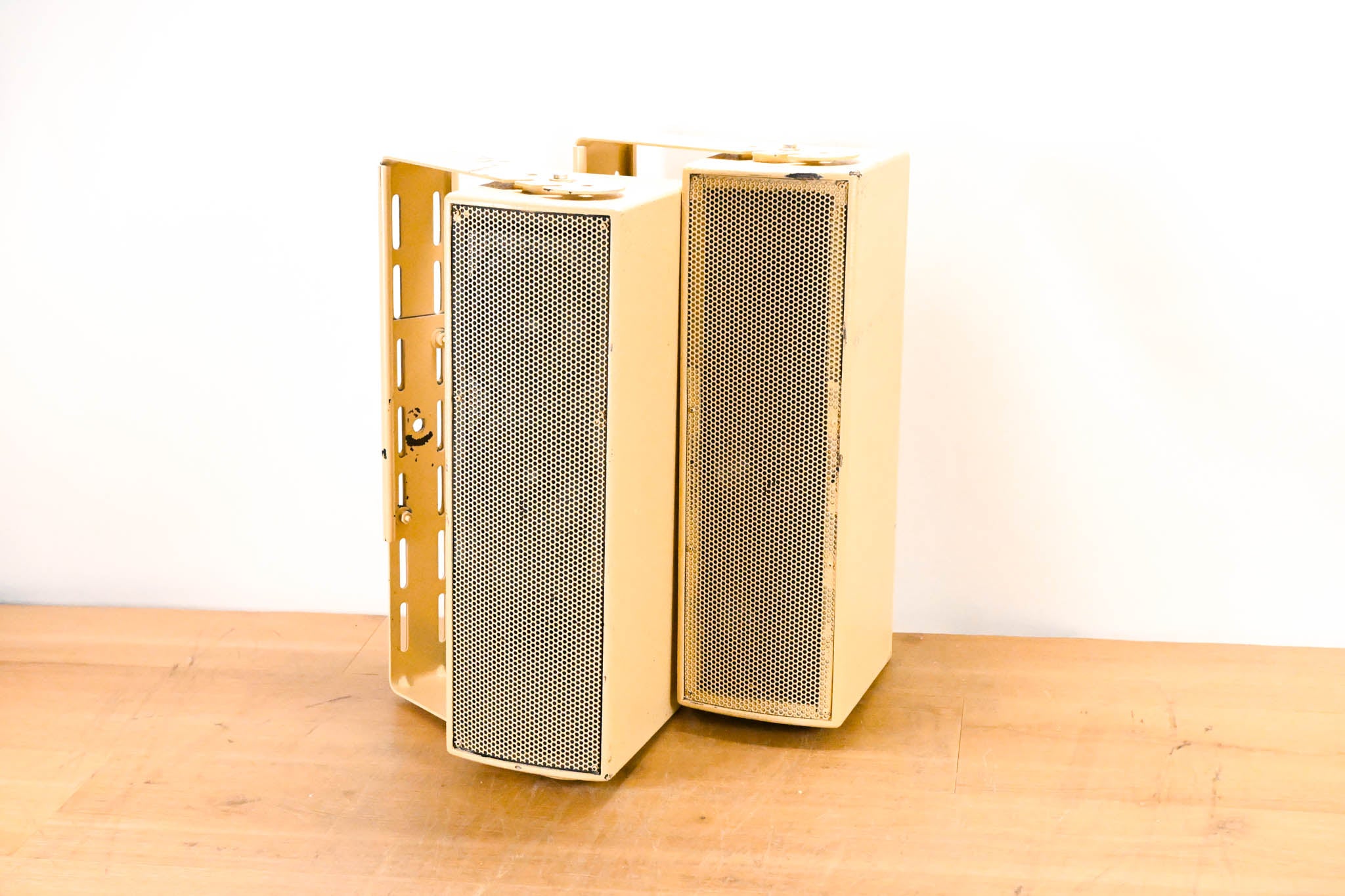 EAW UB52 Two-Way Full-Range Loudspeaker (PAIR)