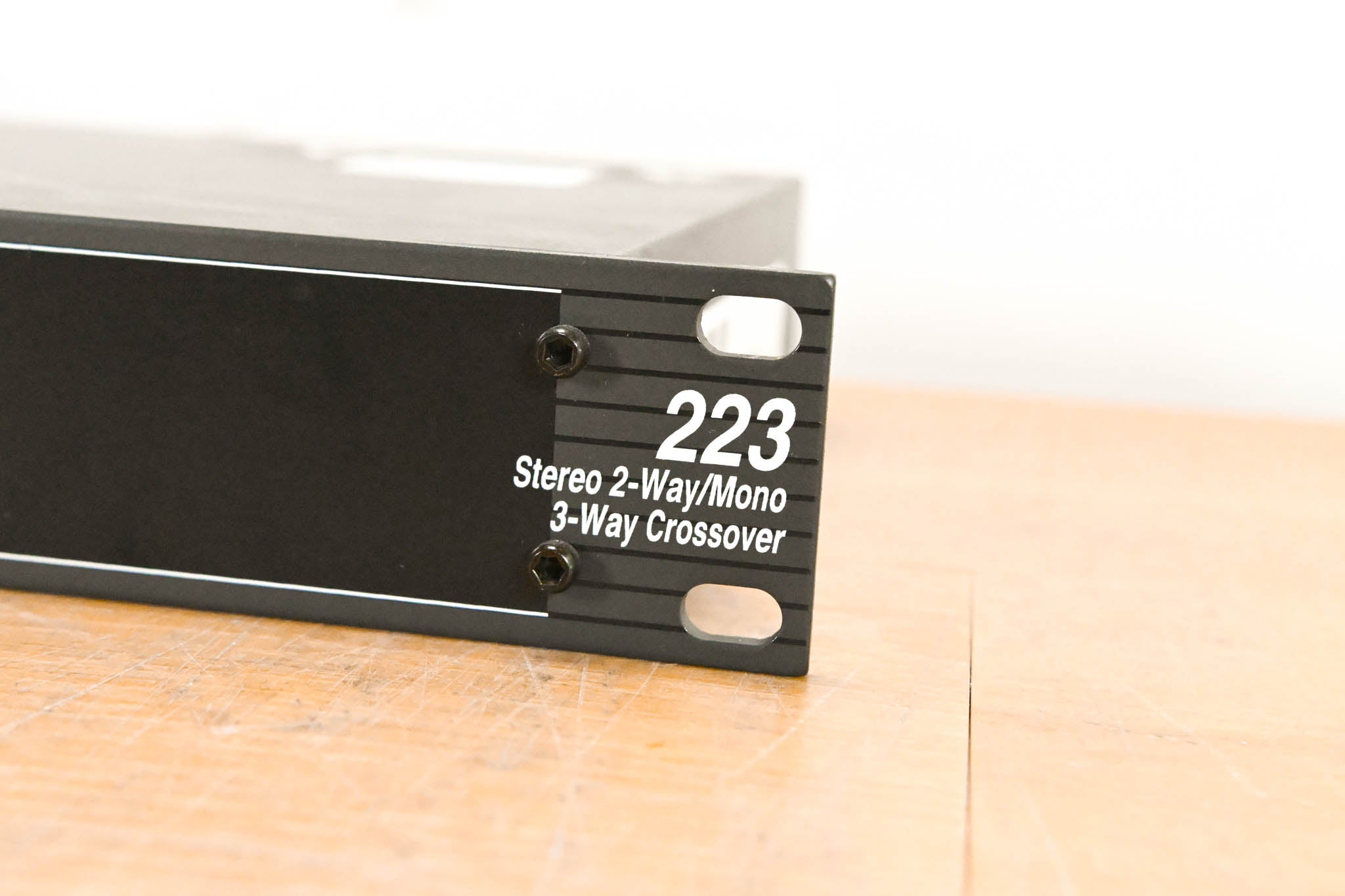 dbx 223 Stereo 2-Way / Mono 3-Way Crossover